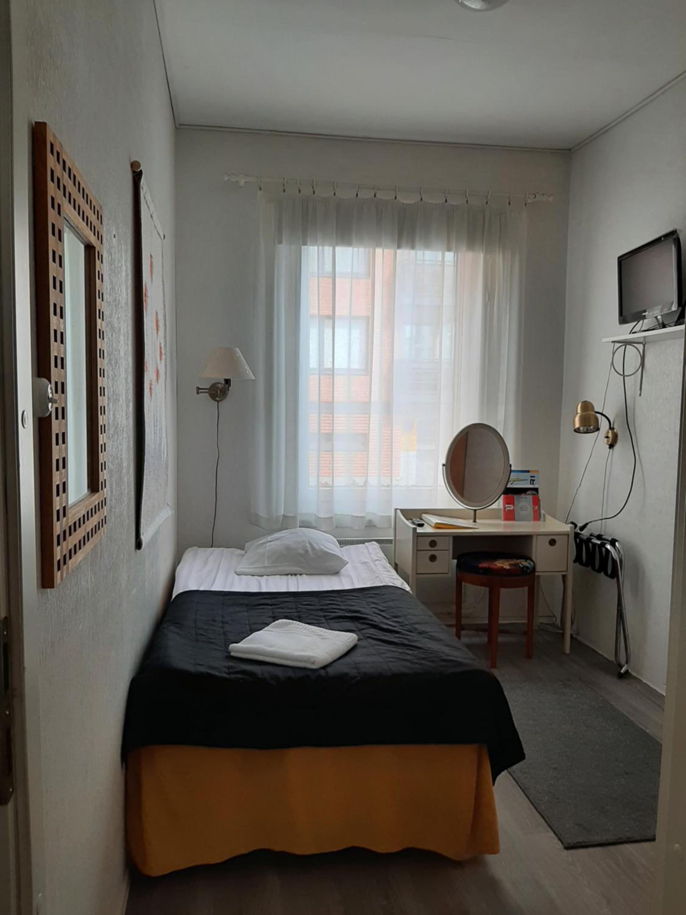 Single Room with Shared Bathroom photo 2