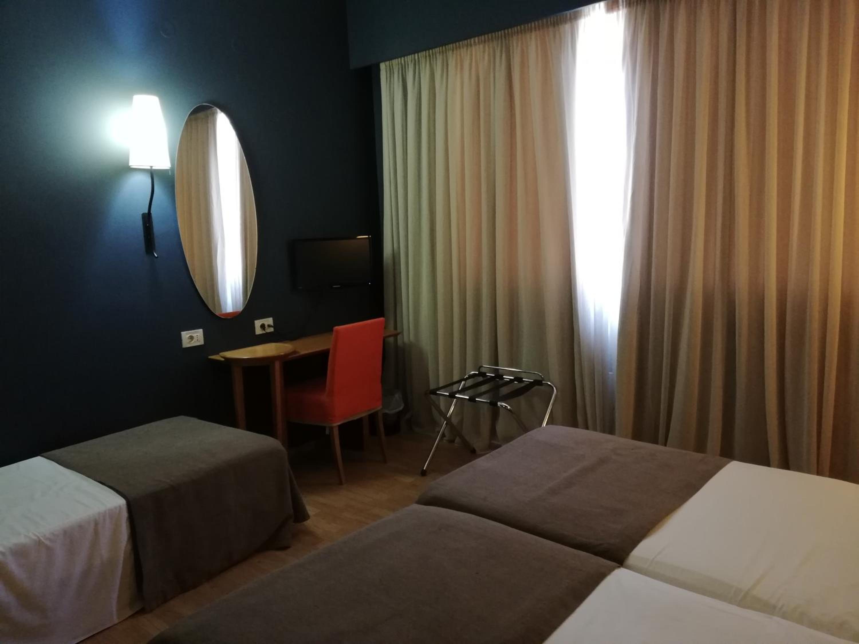 Triple Room (2 Adults + 1 Child) - Photo 6
