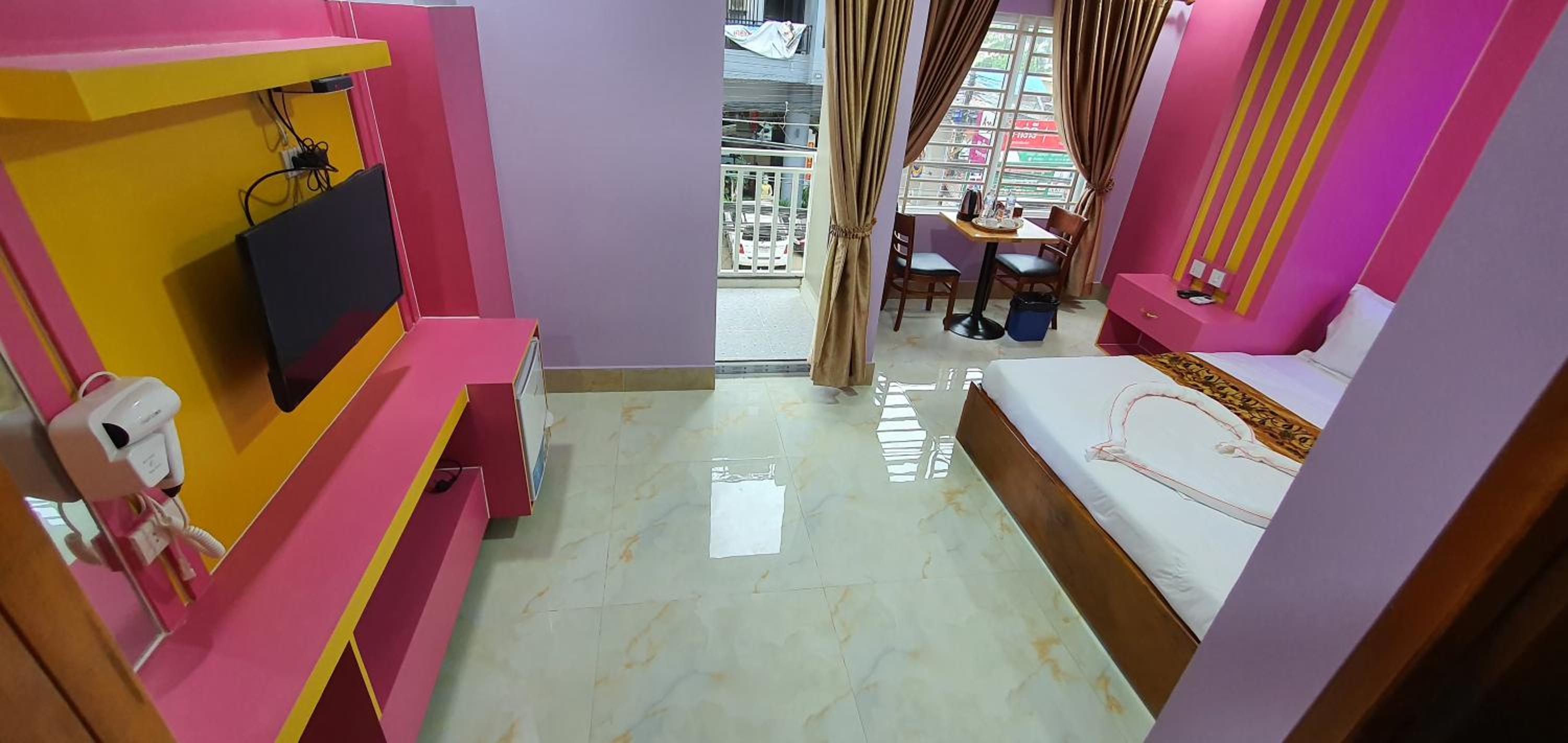 Deluxe Double Room with Balcony - Photo 16