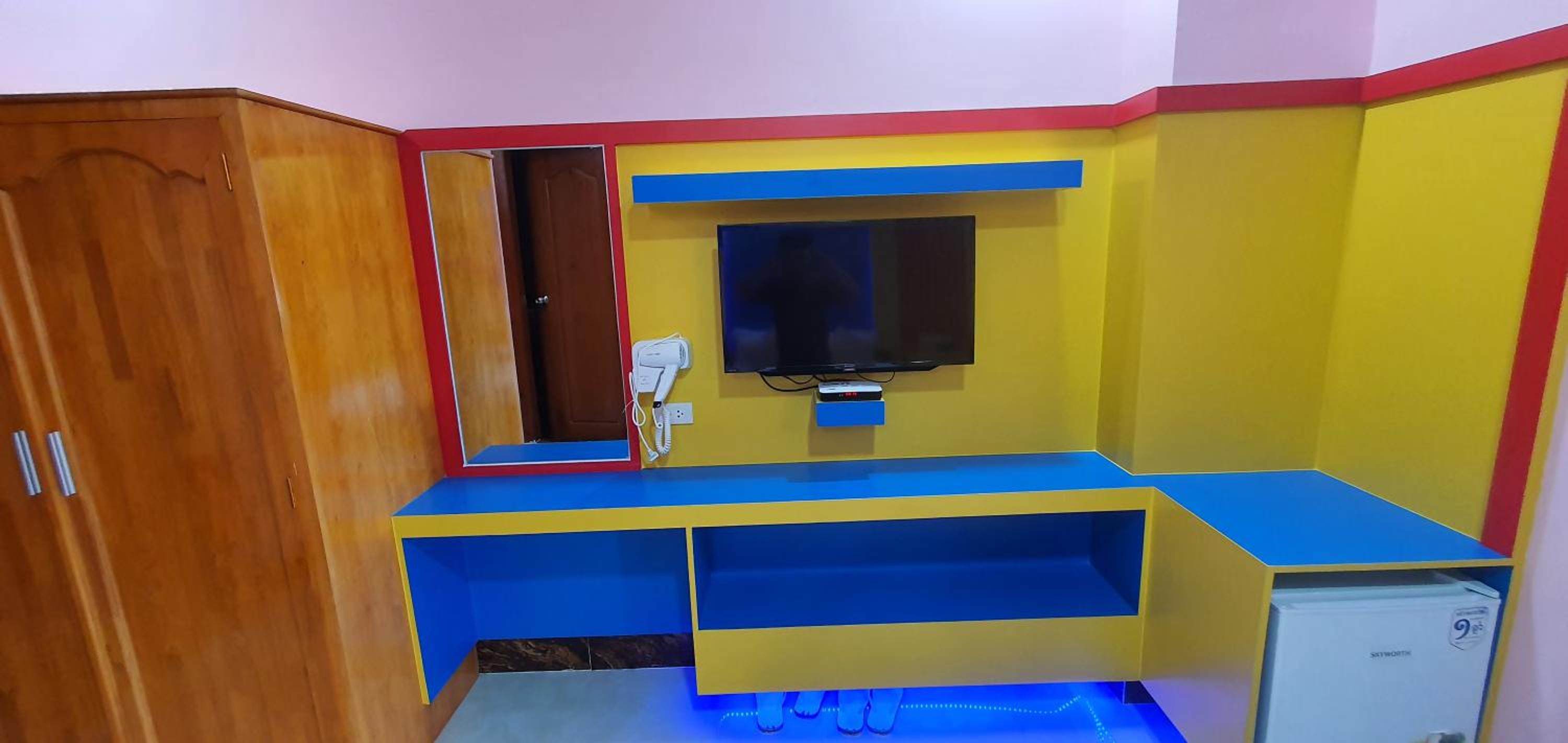 Deluxe Double Room with Balcony - Photo 6