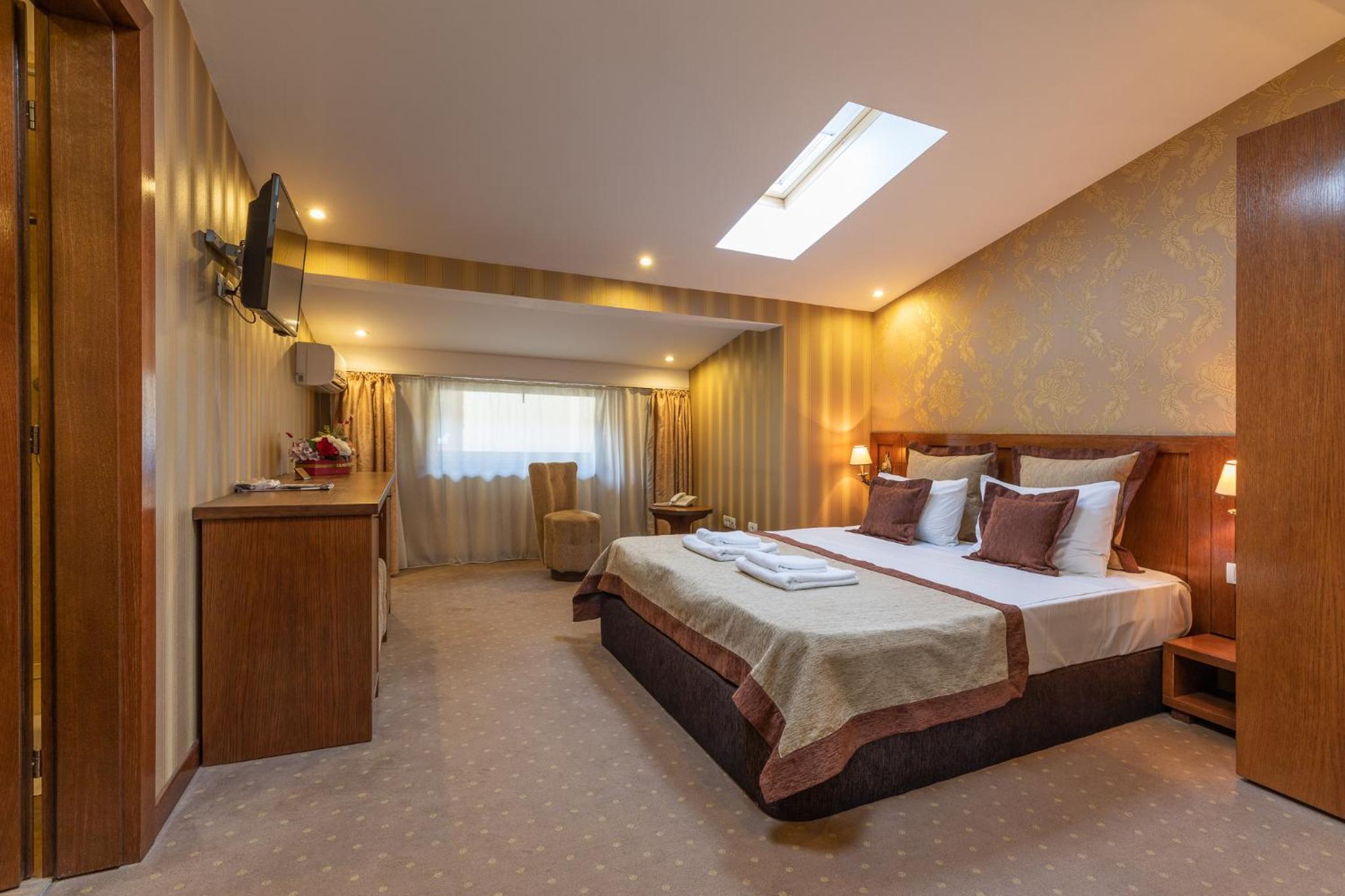 Attic Double Room - Photo 9