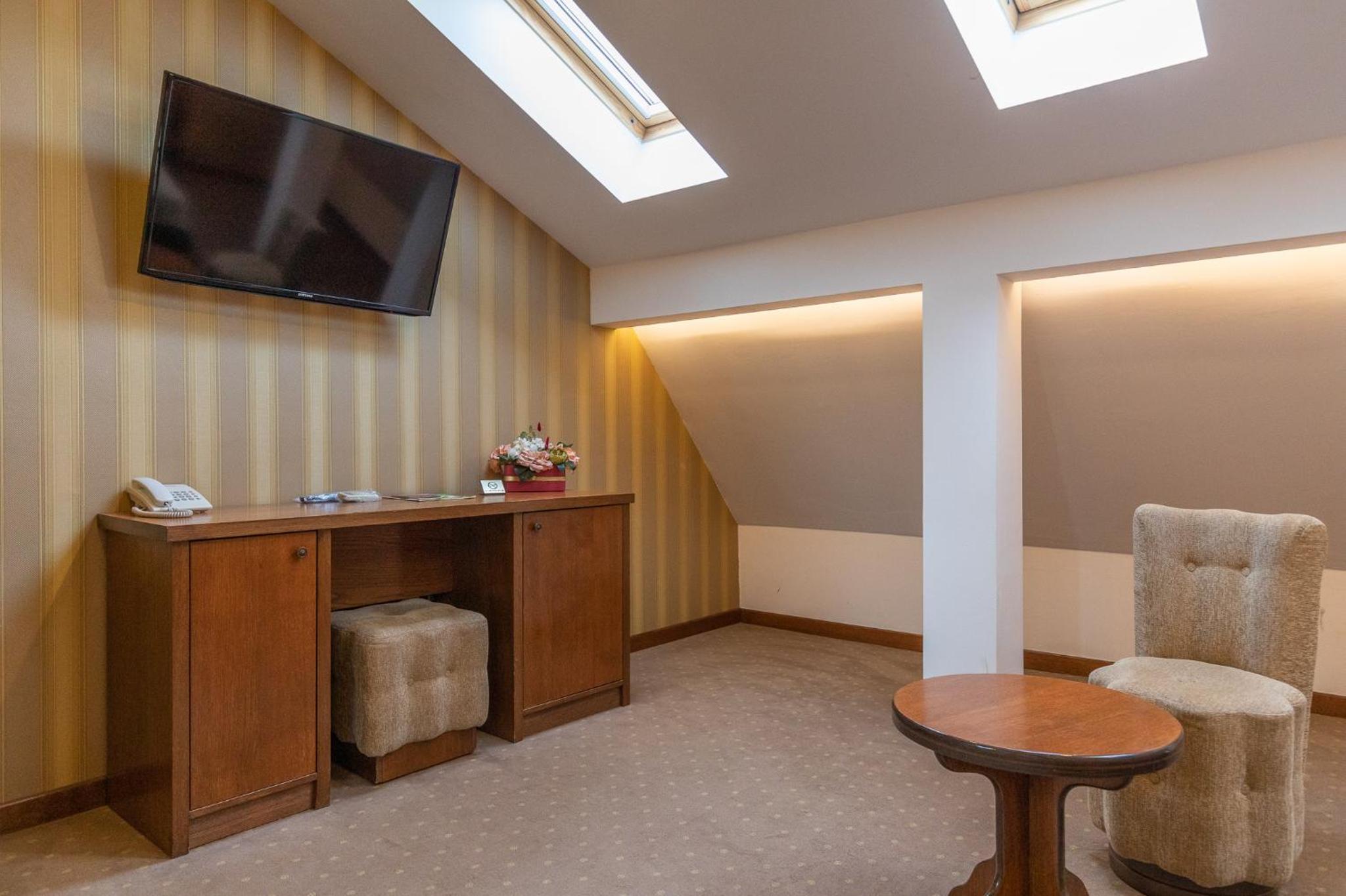 Attic Double Room - Photo 11