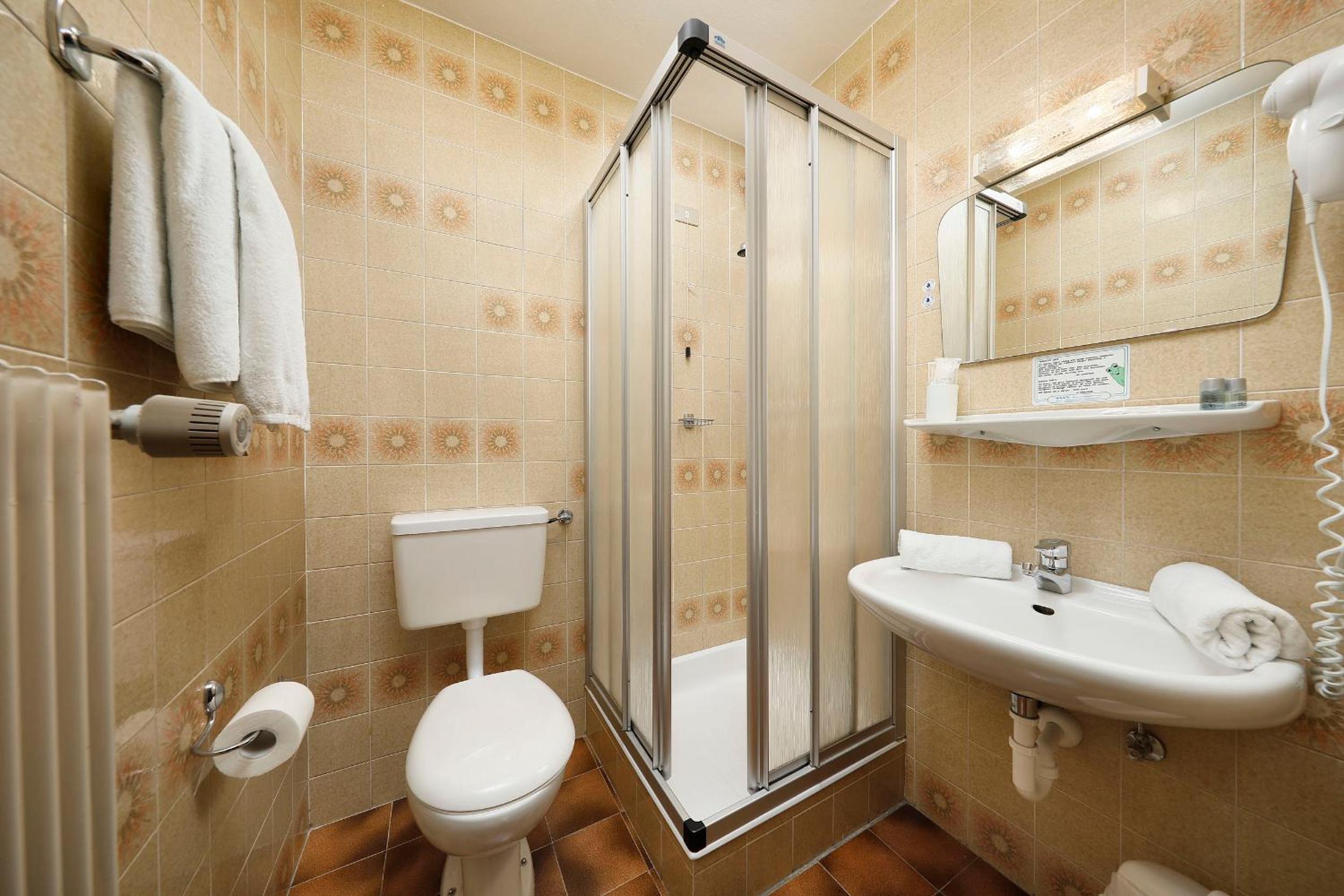 Double Room with Balcony - Photo 2