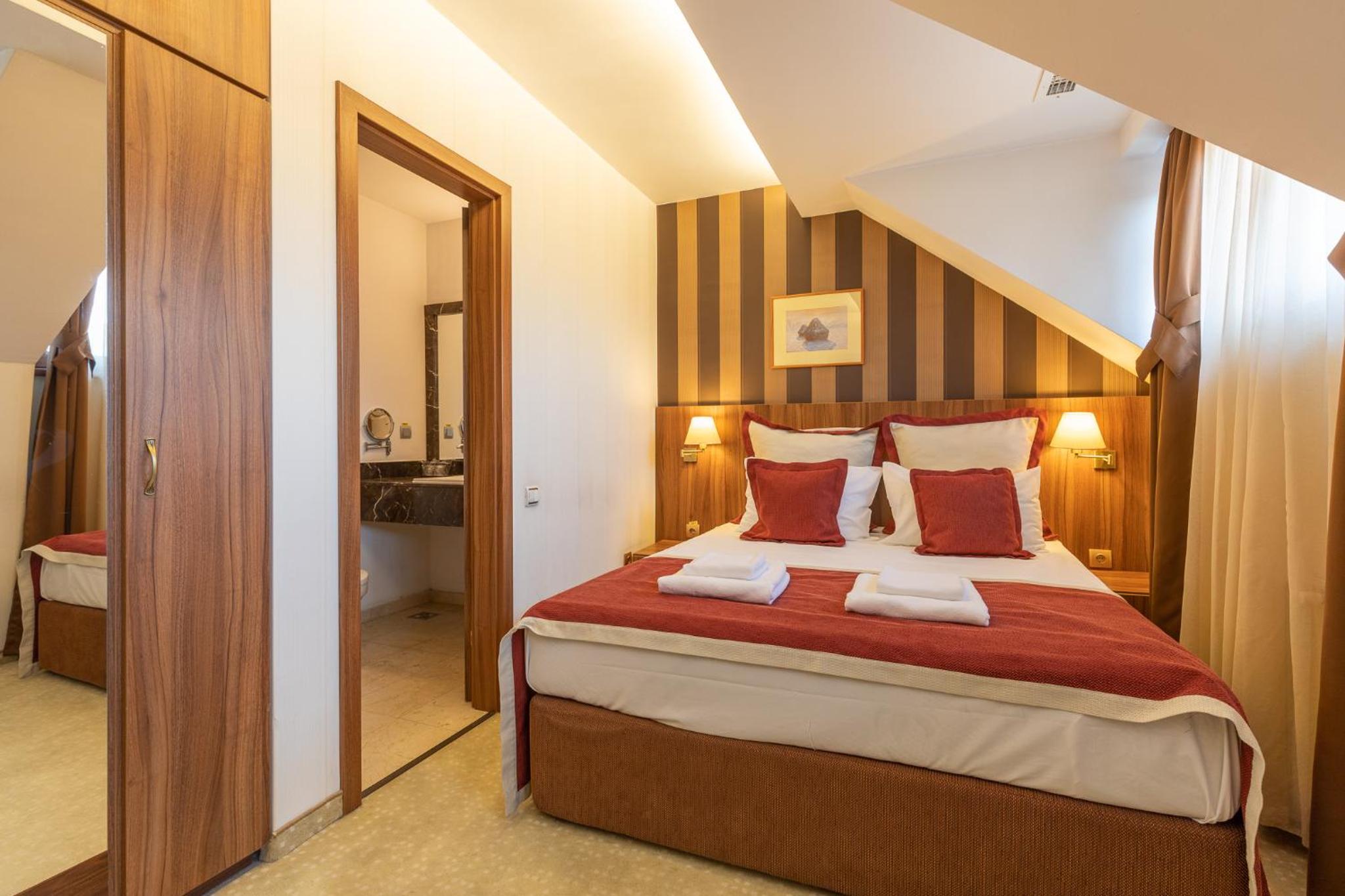Attic Double Room - Photo 1