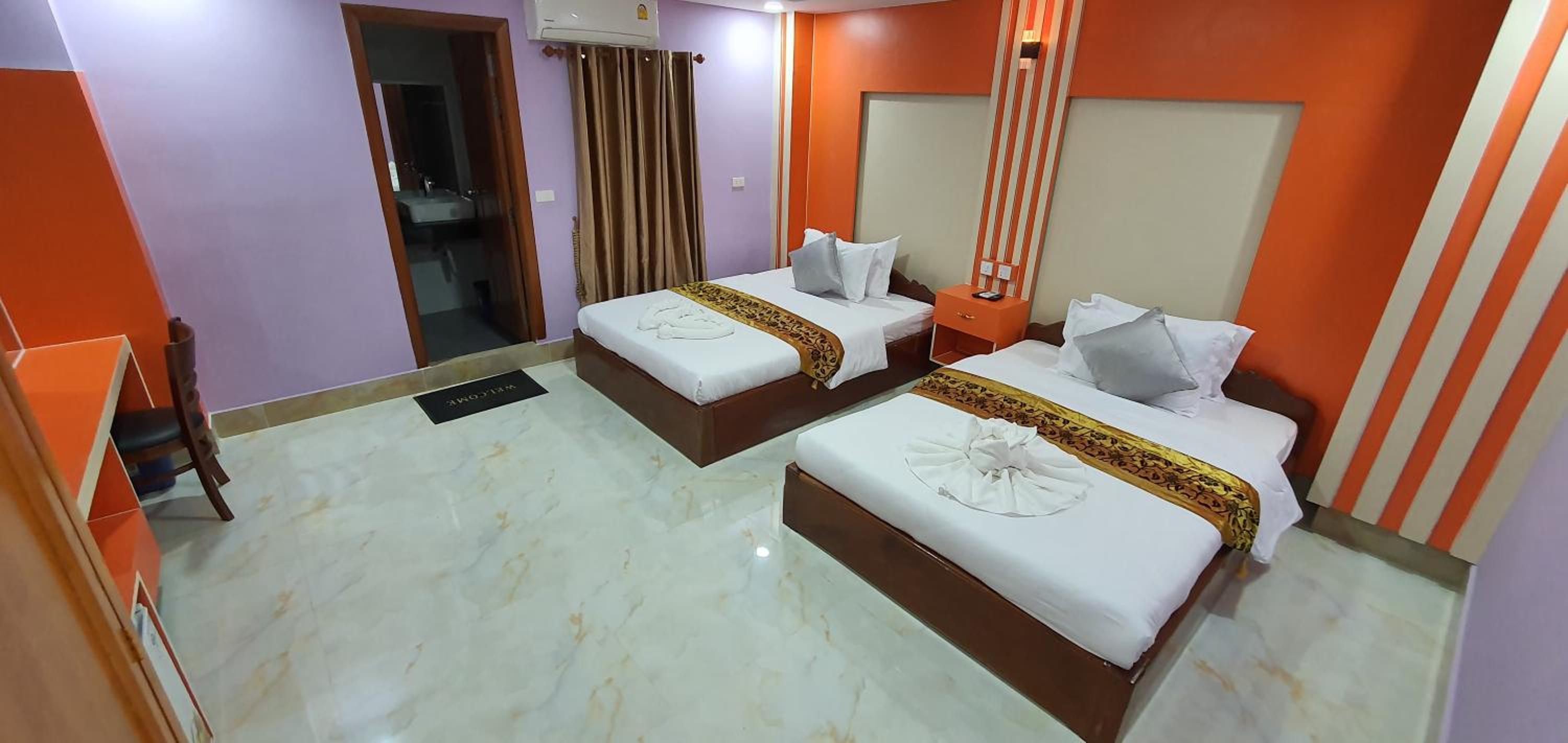 Twin Room with Balcony - Photo 18