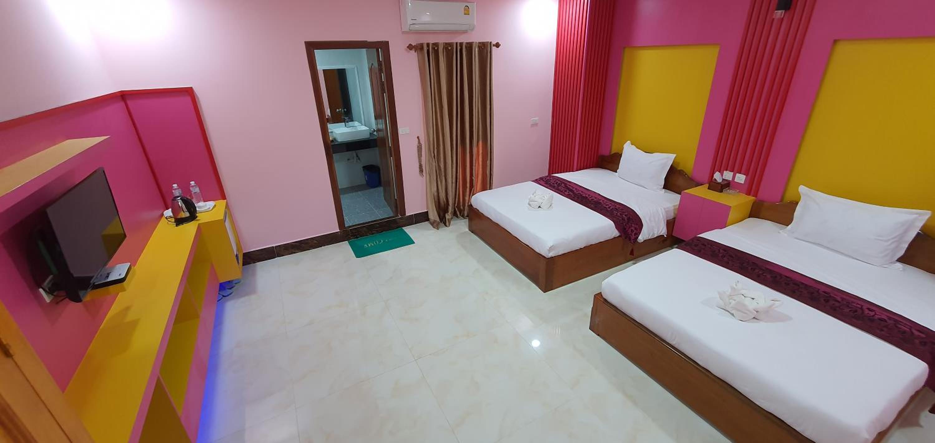 Twin Room with Balcony - Photo 21