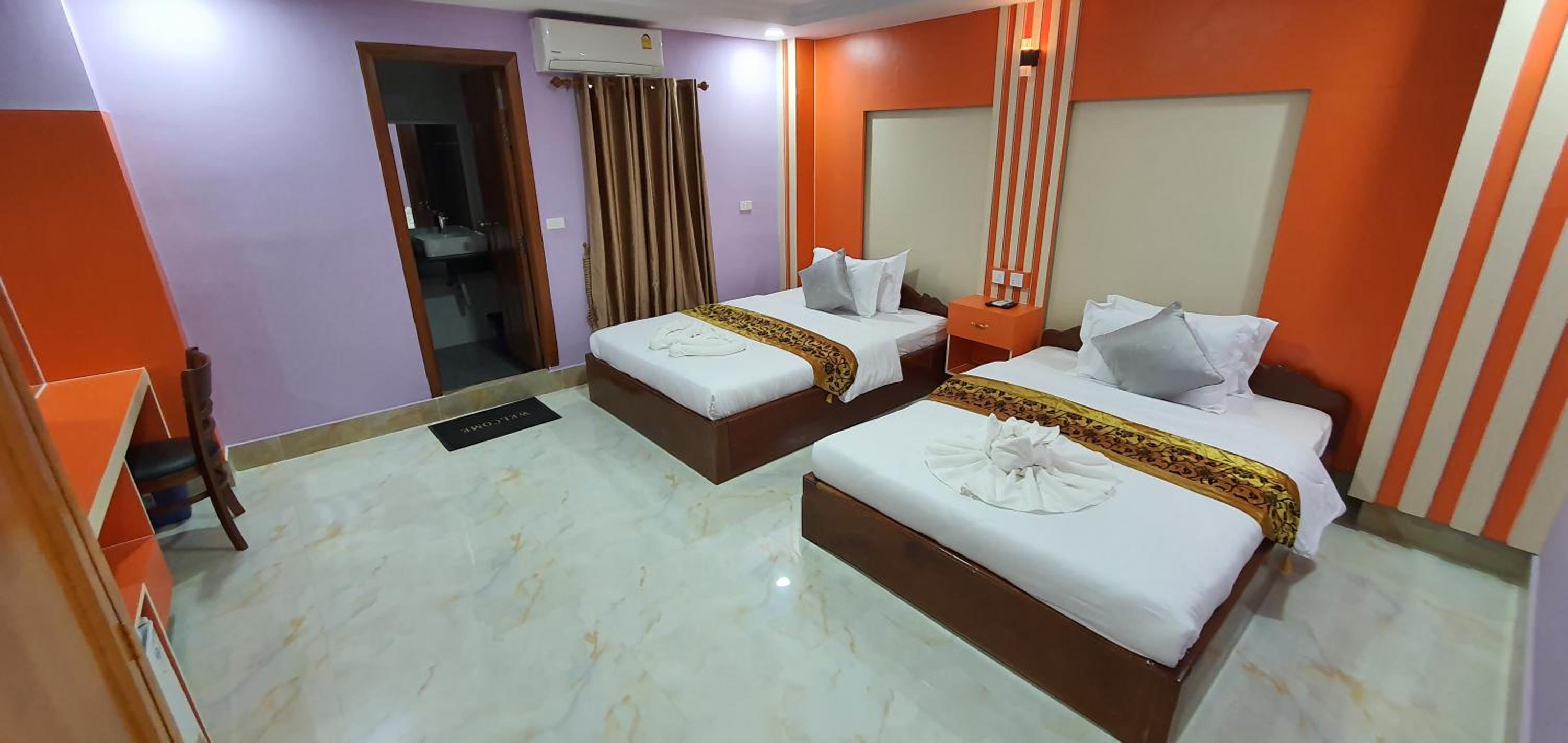 Twin Room with Balcony - Photo 7