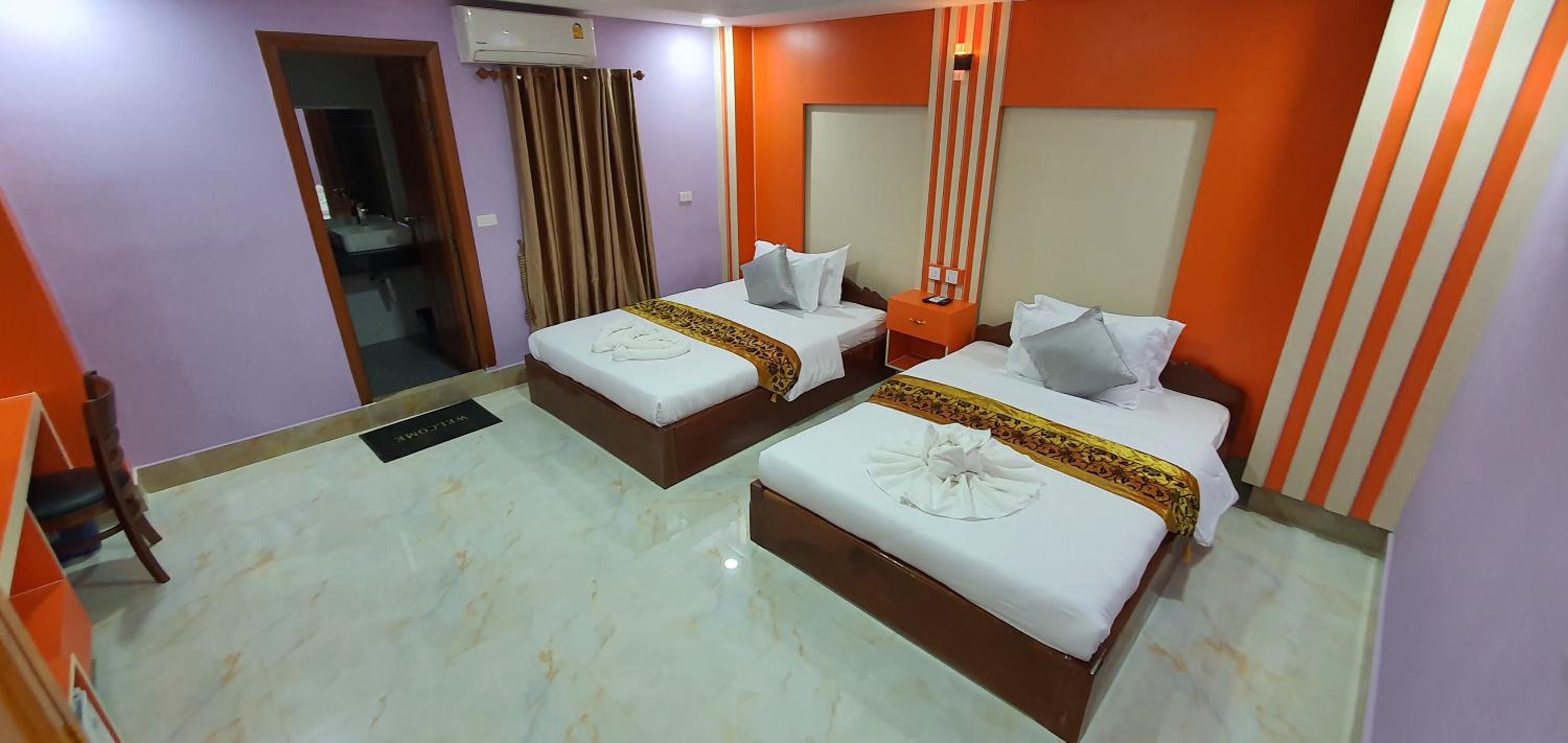Twin Room with Balcony - Photo 6