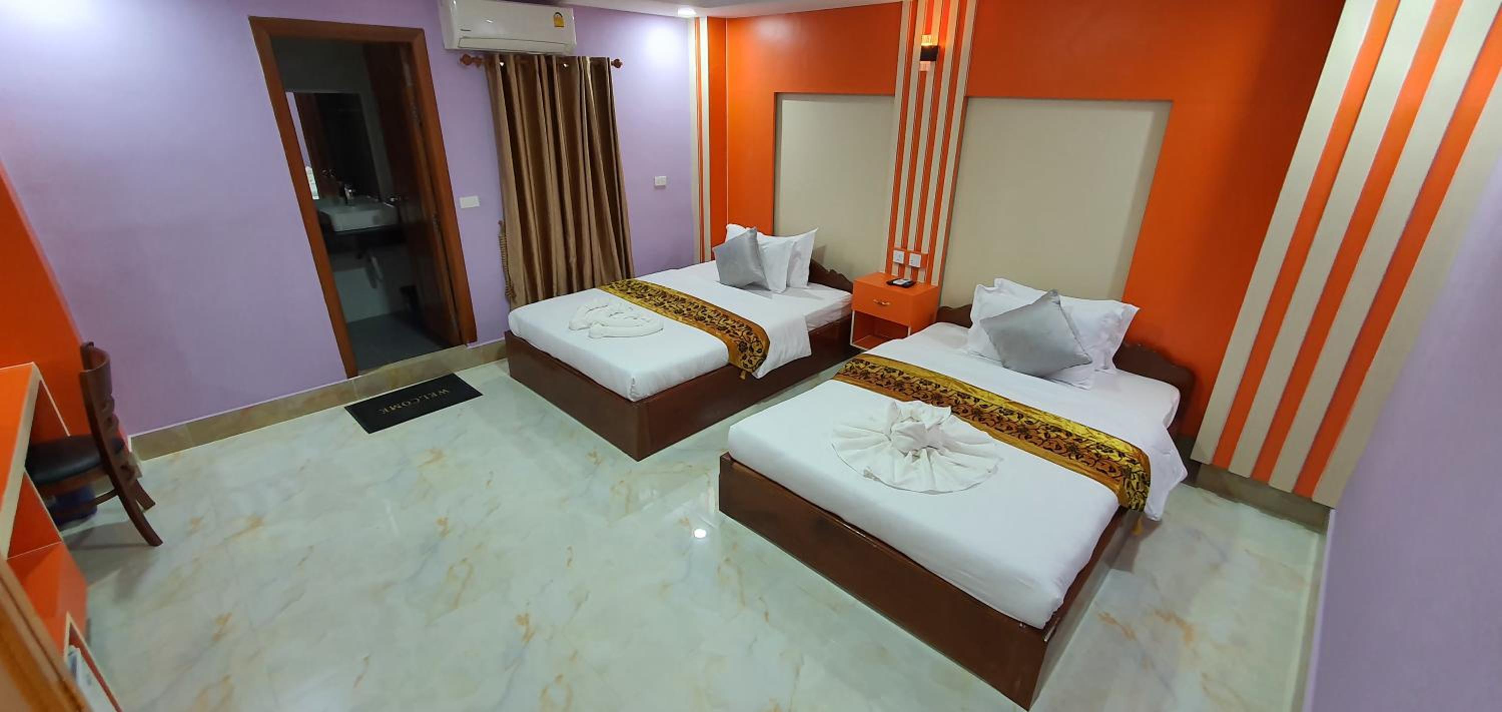Twin Room with Balcony - Photo 5