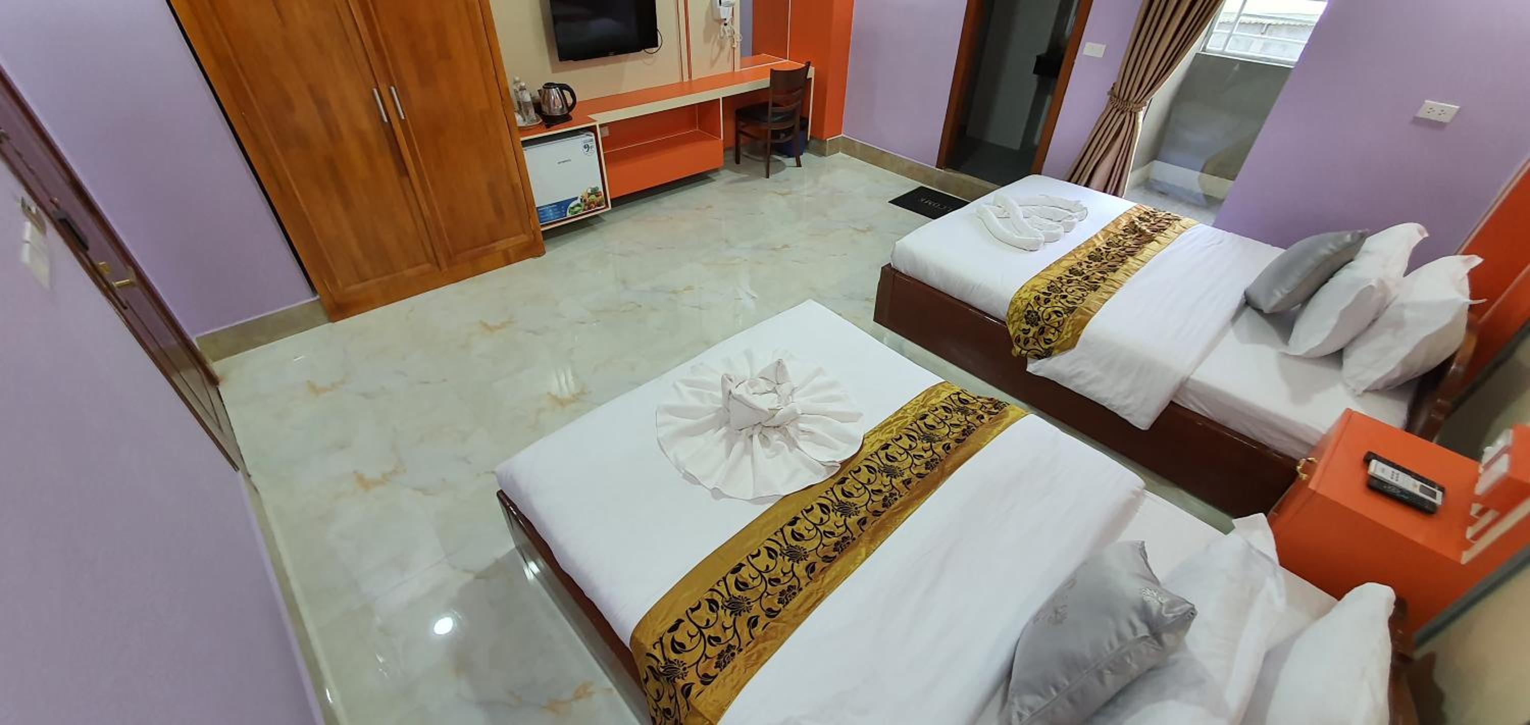 Twin Room with Balcony - Photo 4
