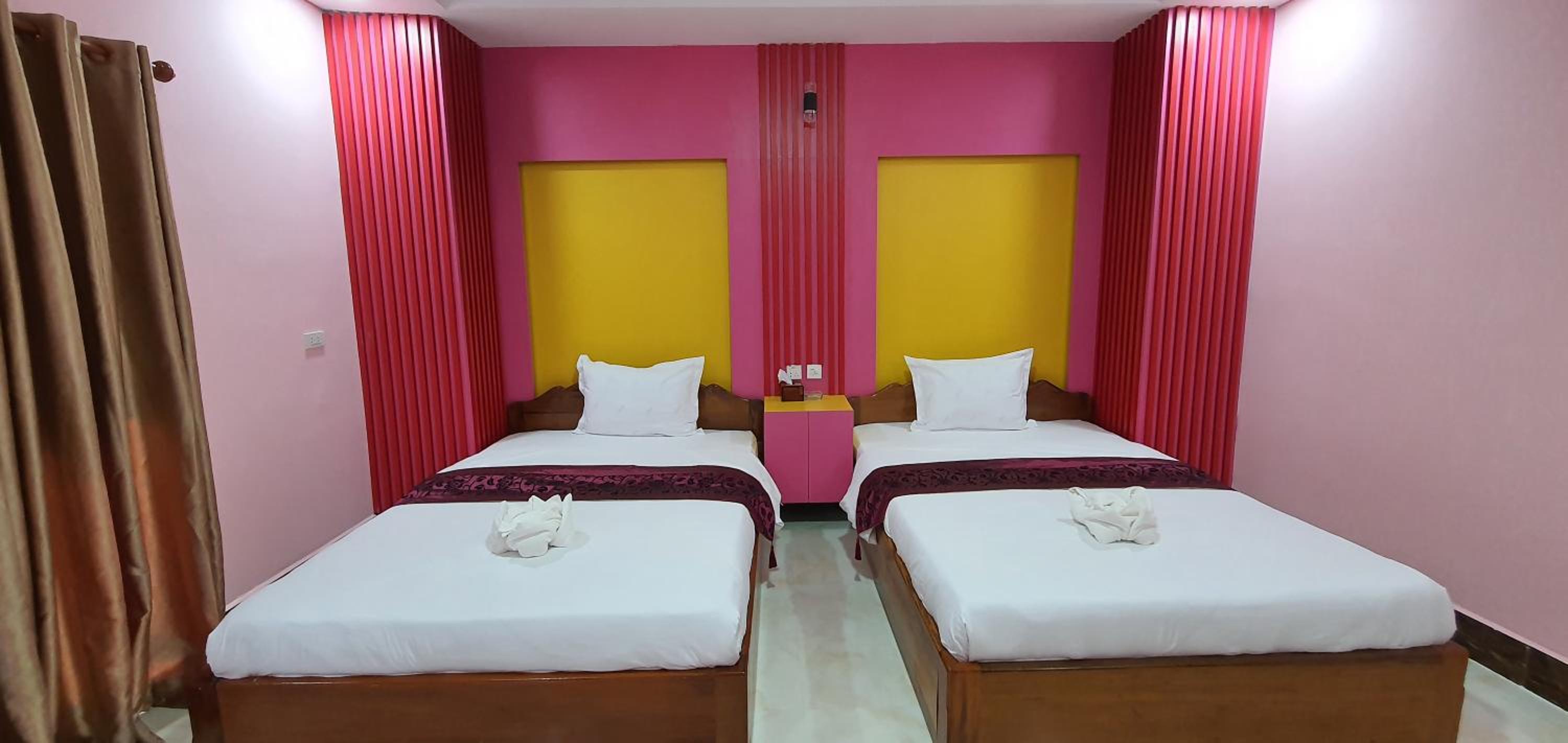 Twin Room with Balcony - Photo 3