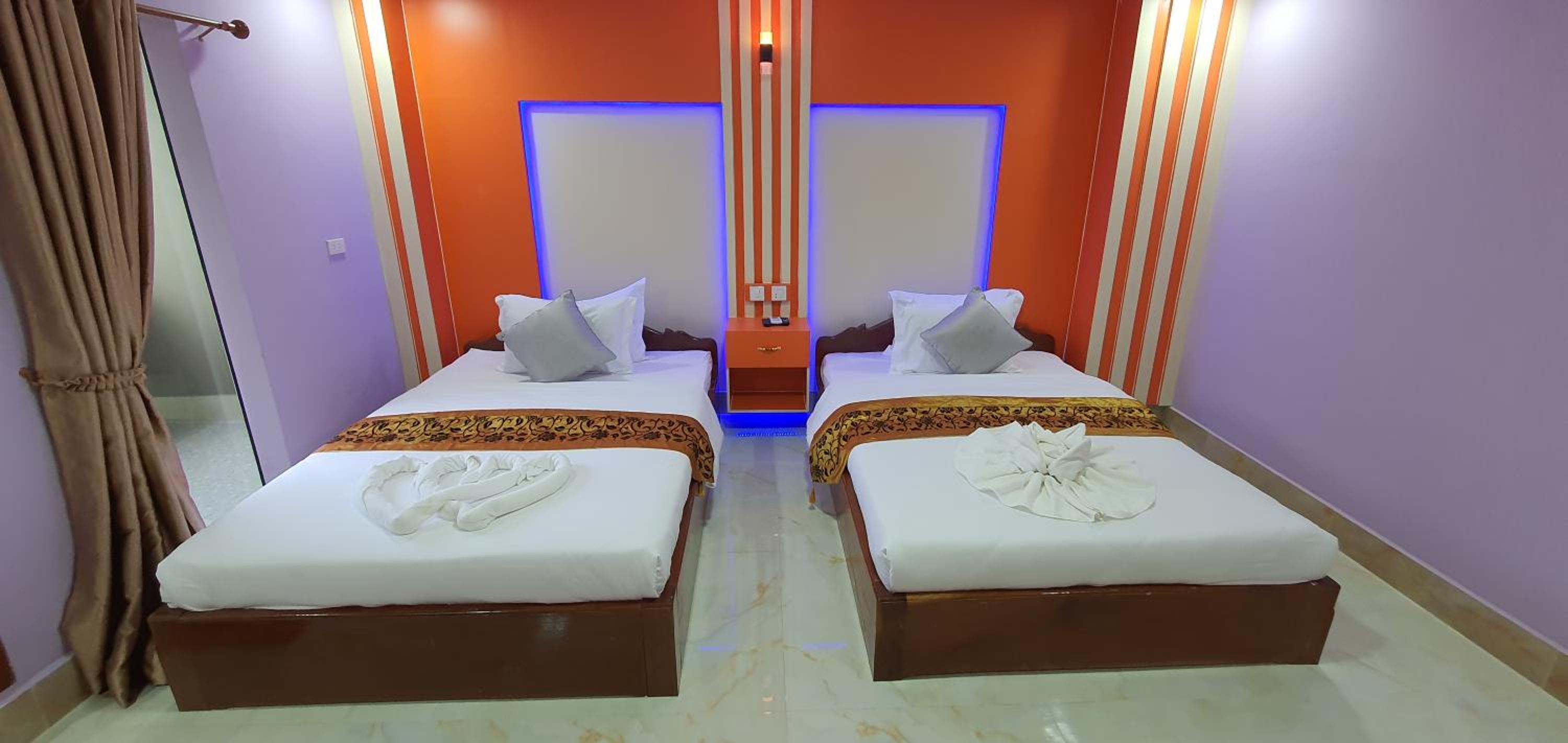 Twin Room with Balcony - Photo 8