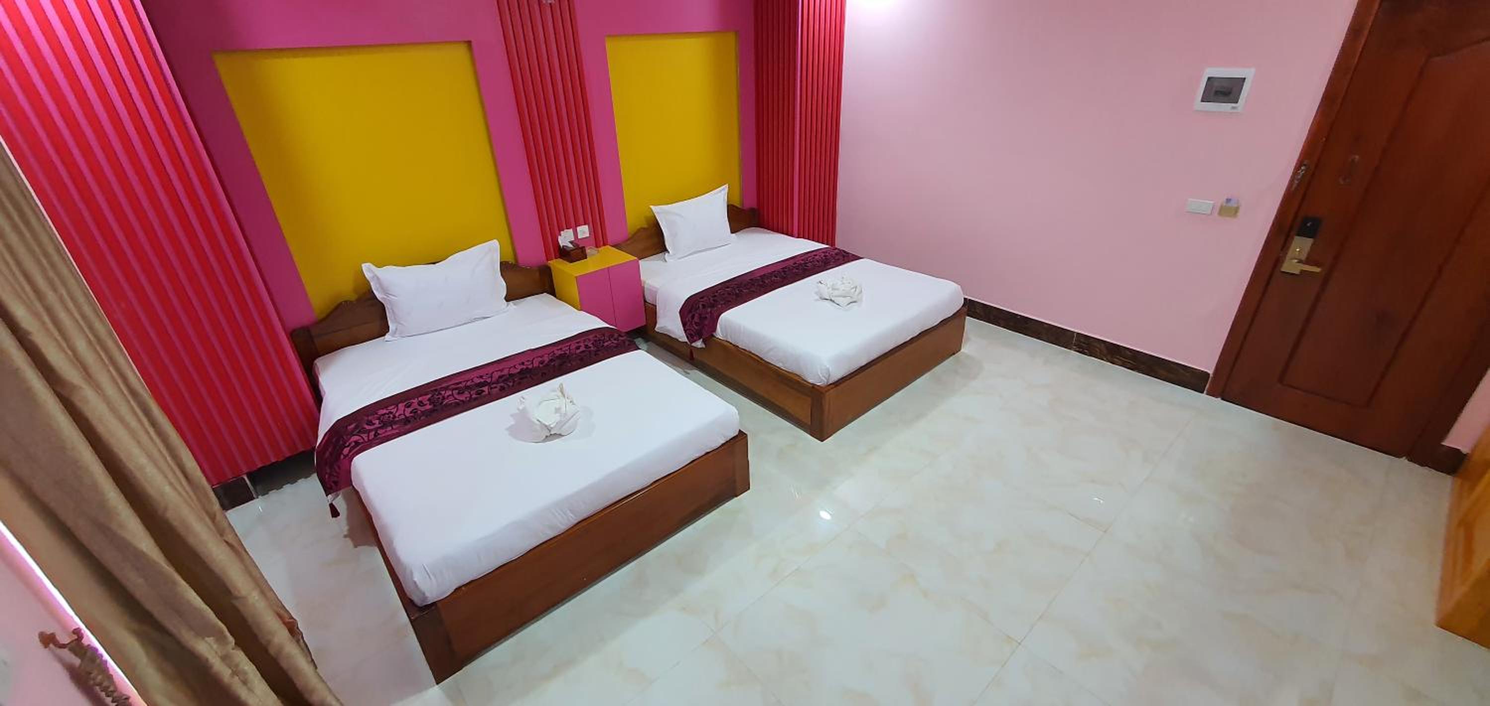 Twin Room with Balcony - Photo 13