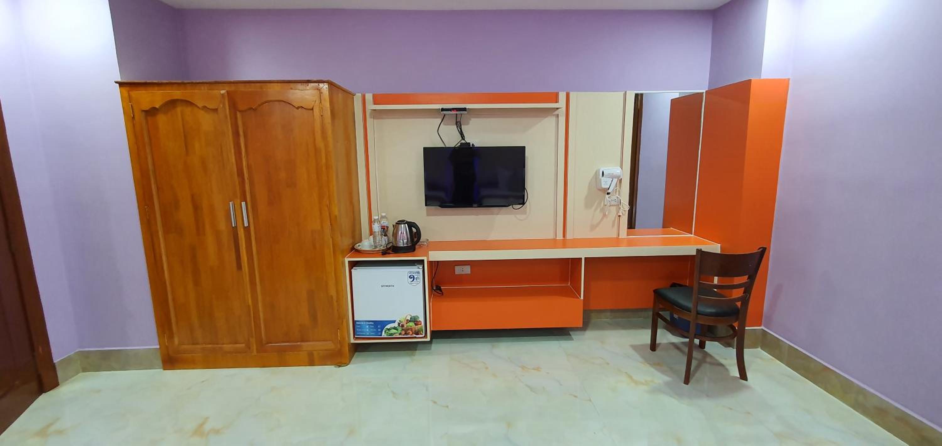 Twin Room with Balcony - Photo 11