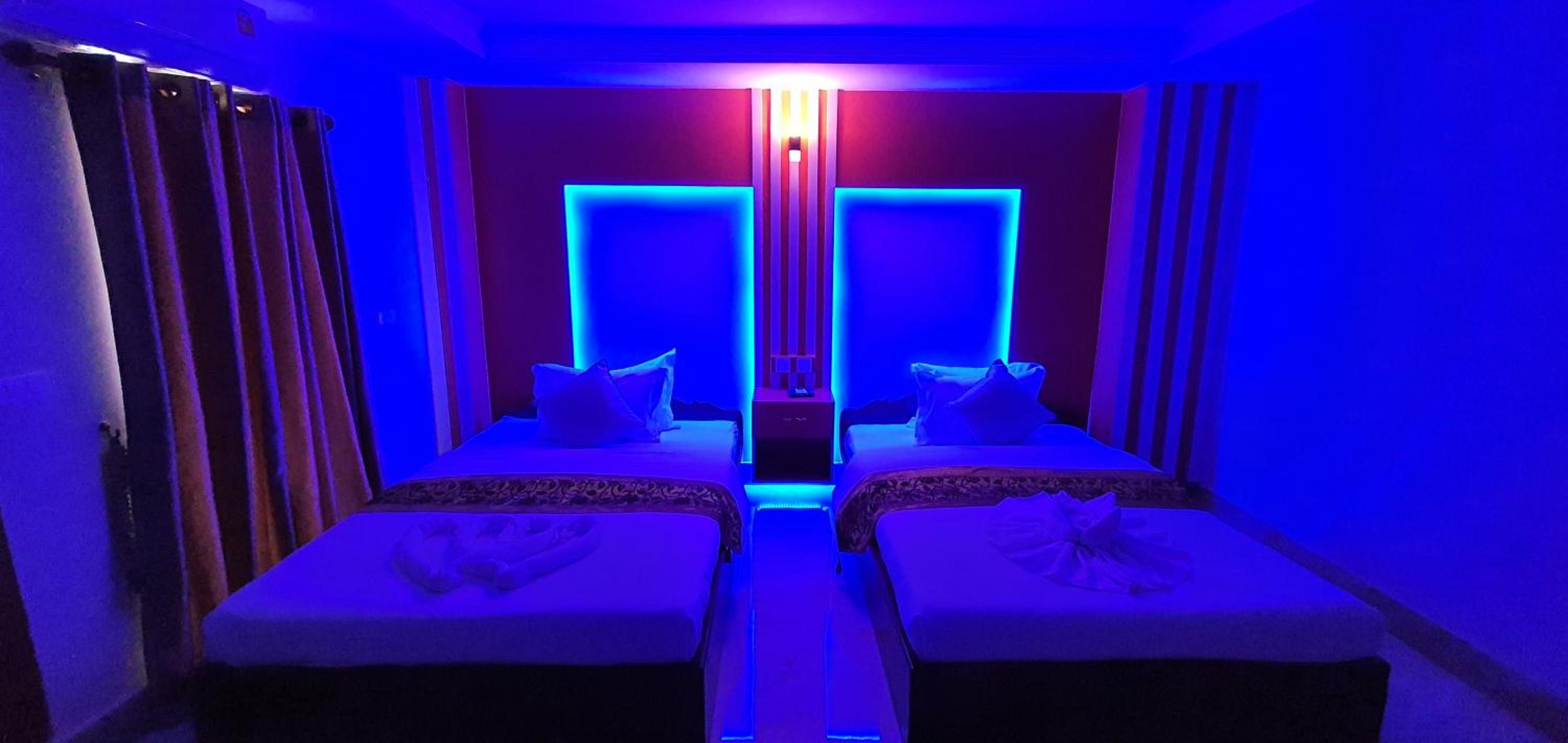 Twin Room with Balcony - Photo 16