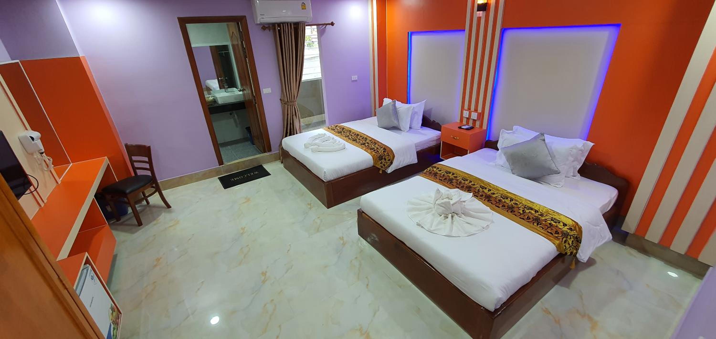 Twin Room with Balcony - Photo 15