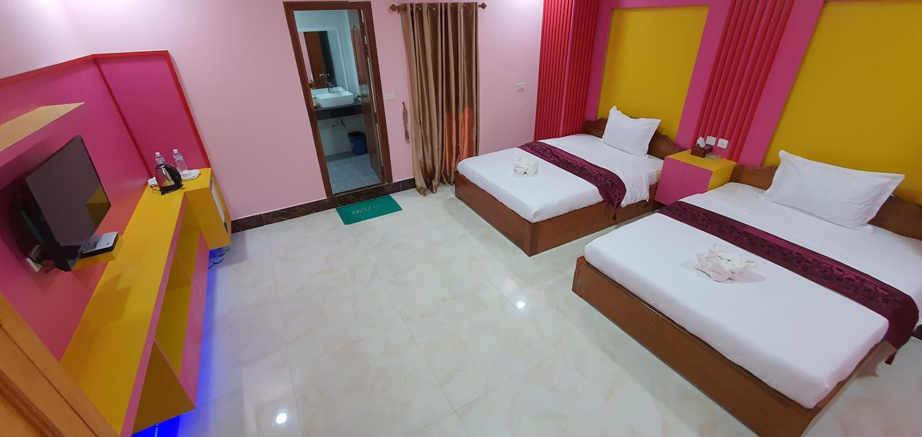 Twin Room with Balcony - Photo 24