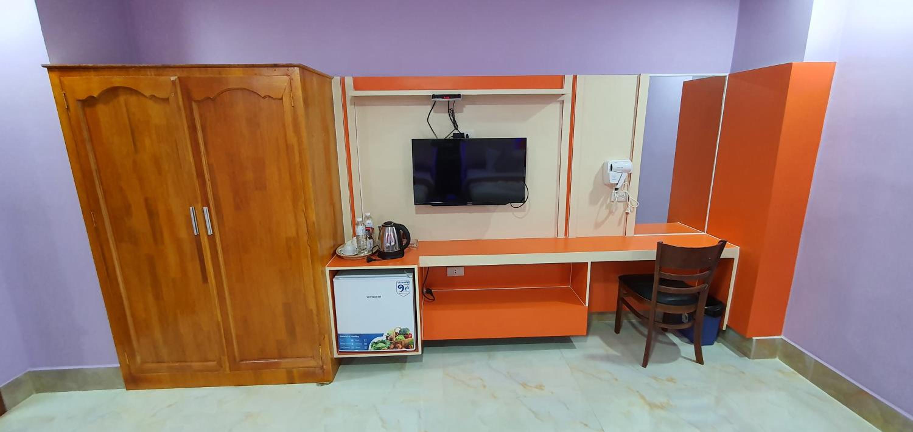 Twin Room with Balcony - Photo 17