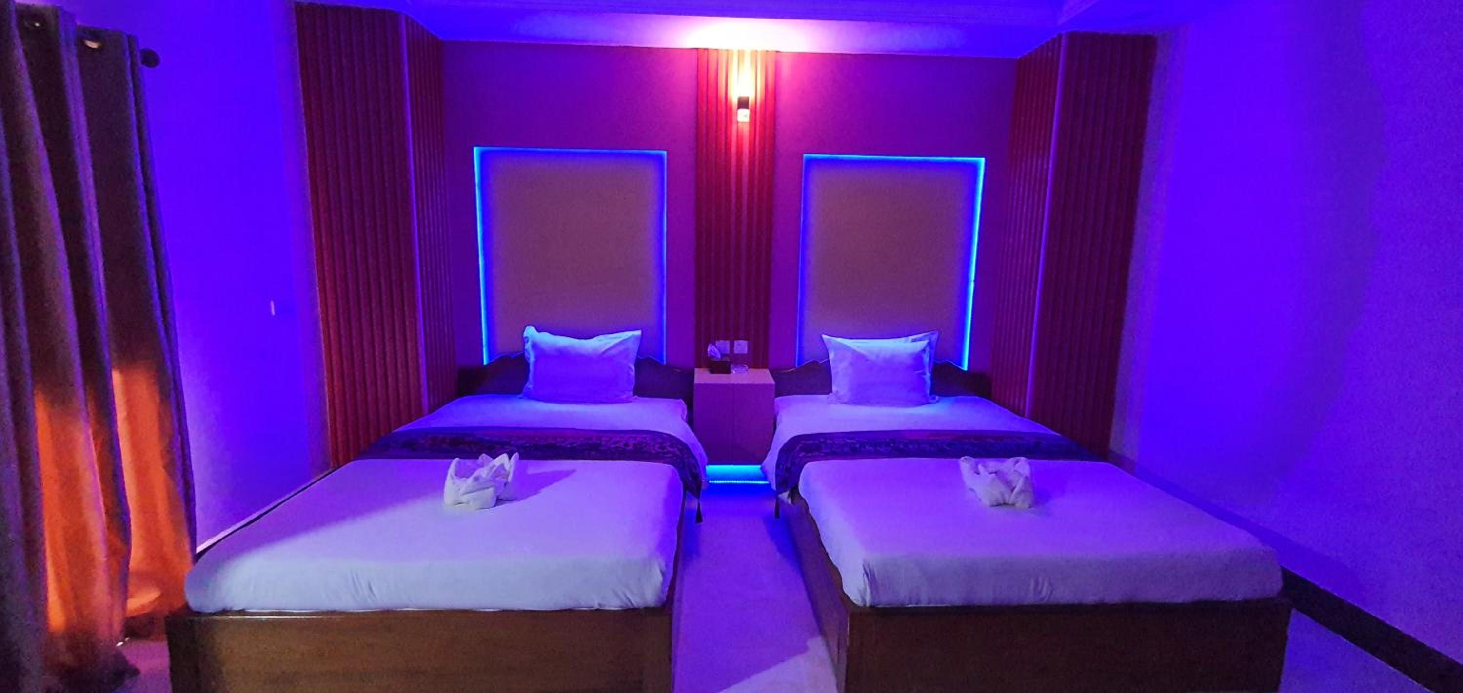 Twin Room with Balcony - Photo 28