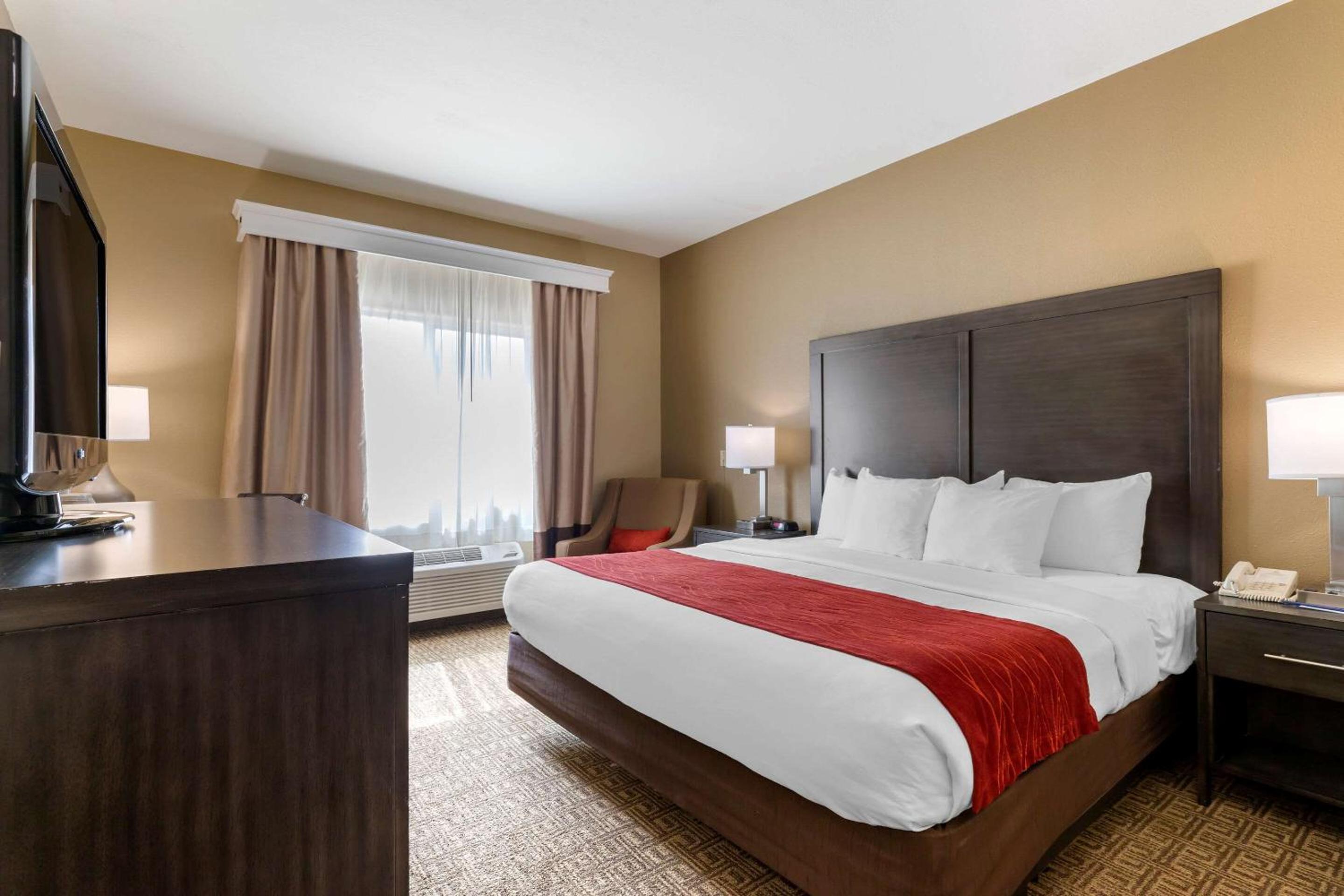 King Room - Accessible/Non-Smoking - Photo 2