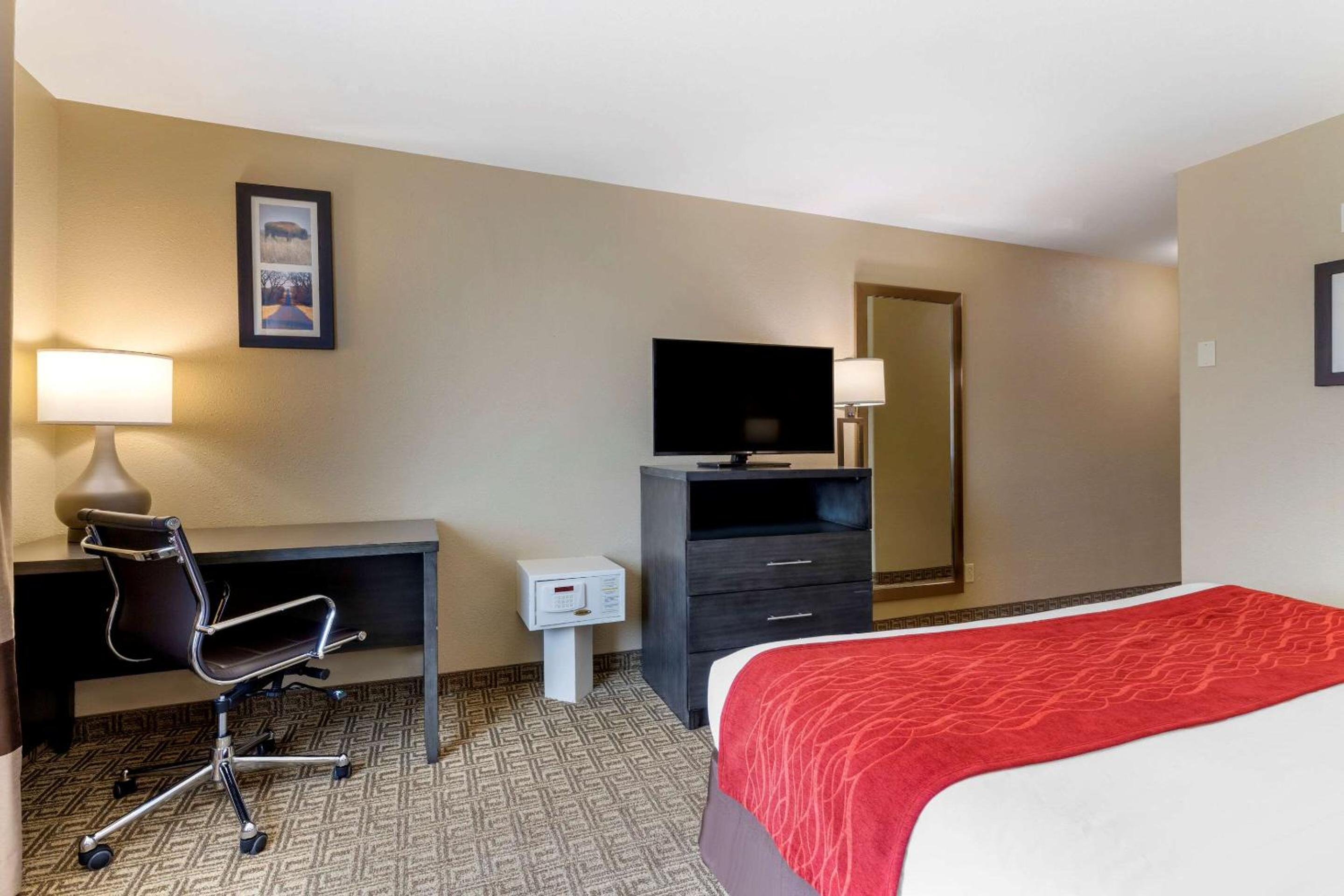 King Room - Non-Smoking - Photo 3