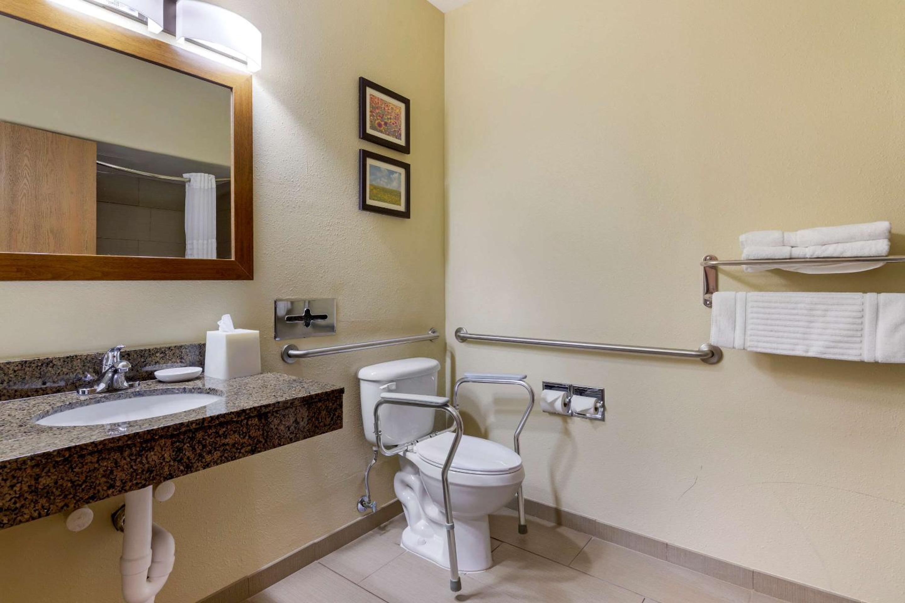 King Room - Accessible/Non-Smoking - Photo 8