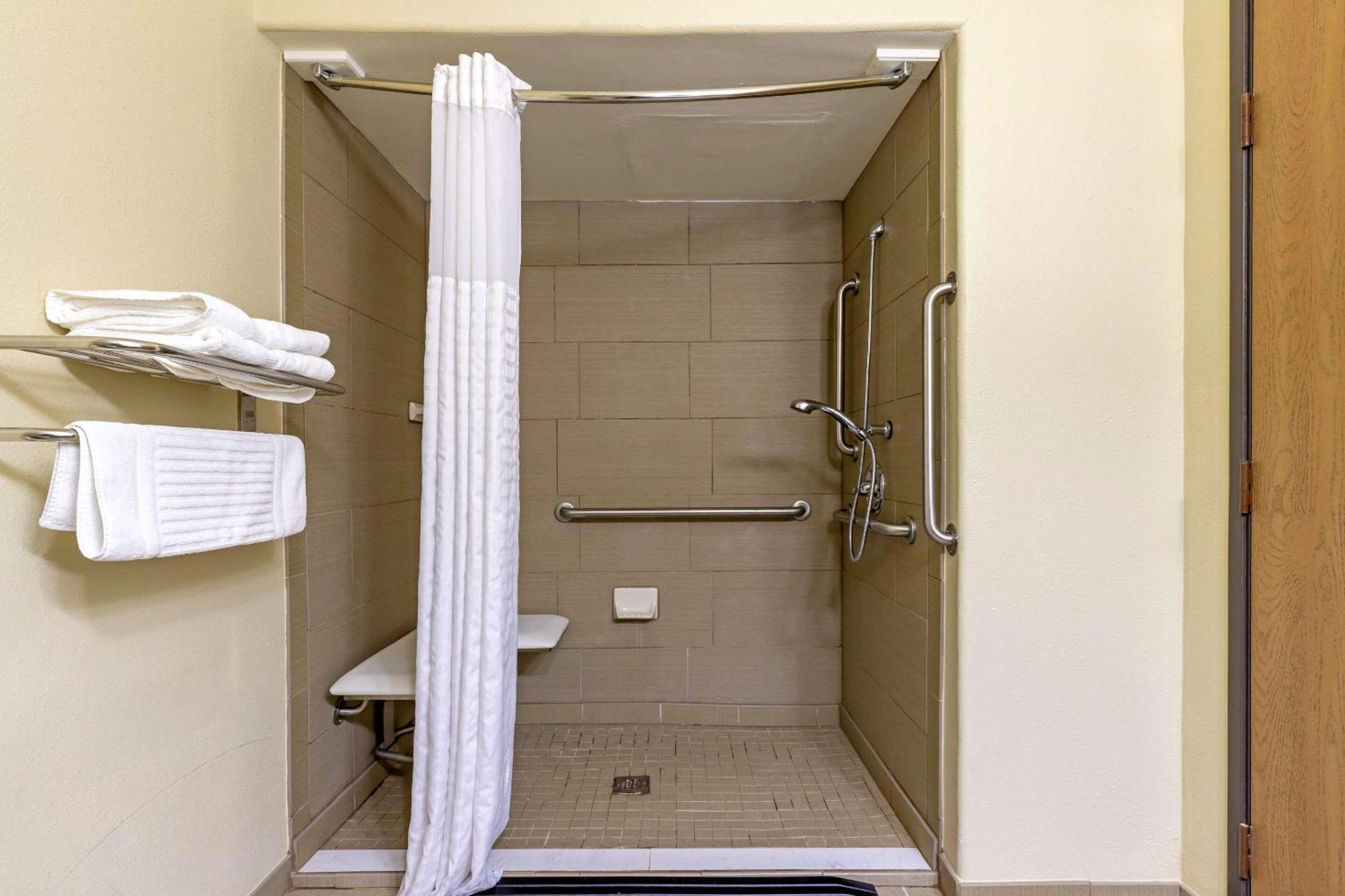 King Room - Accessible/Non-Smoking - Photo 9