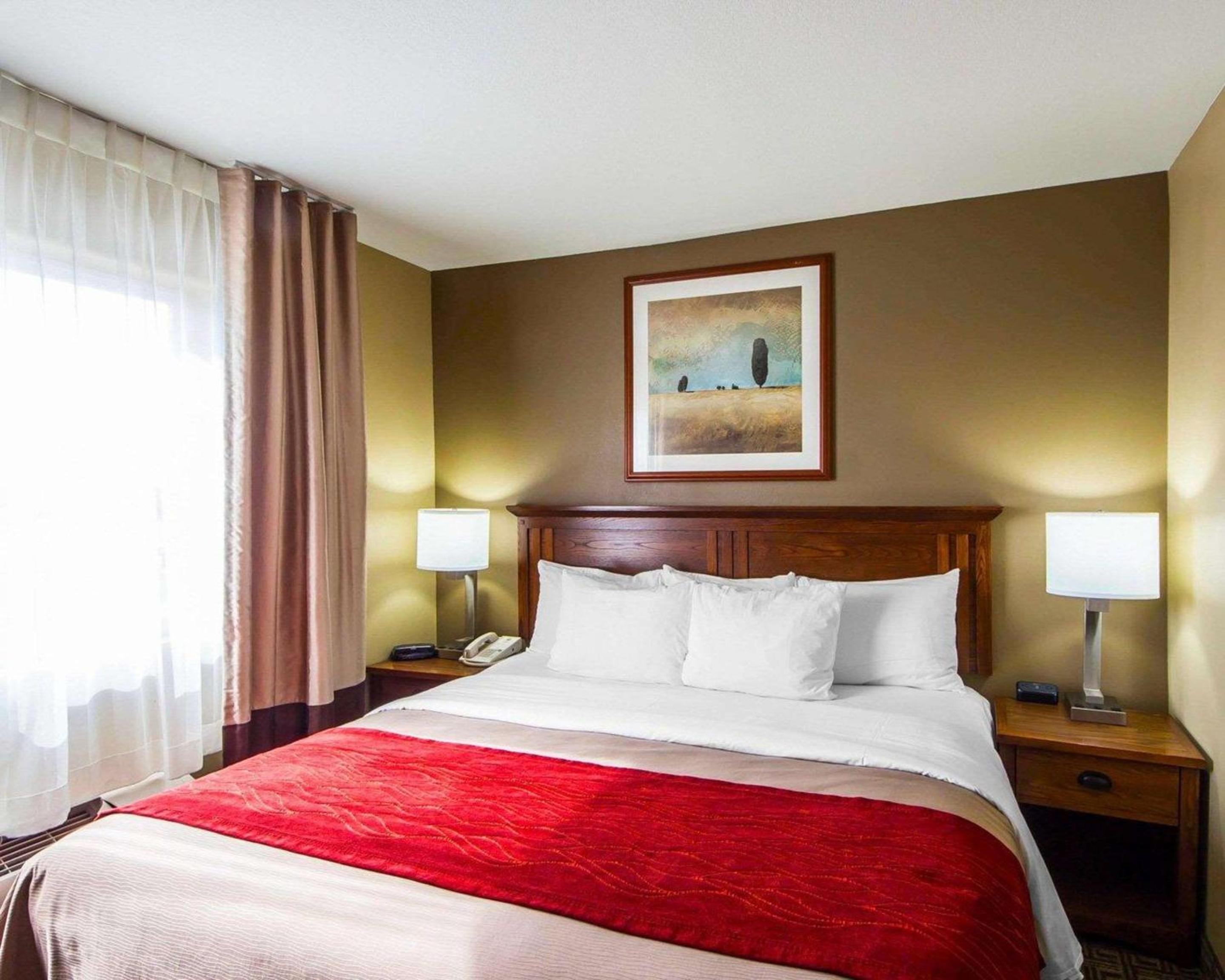 King Suite - Non-Smoking - Photo 3