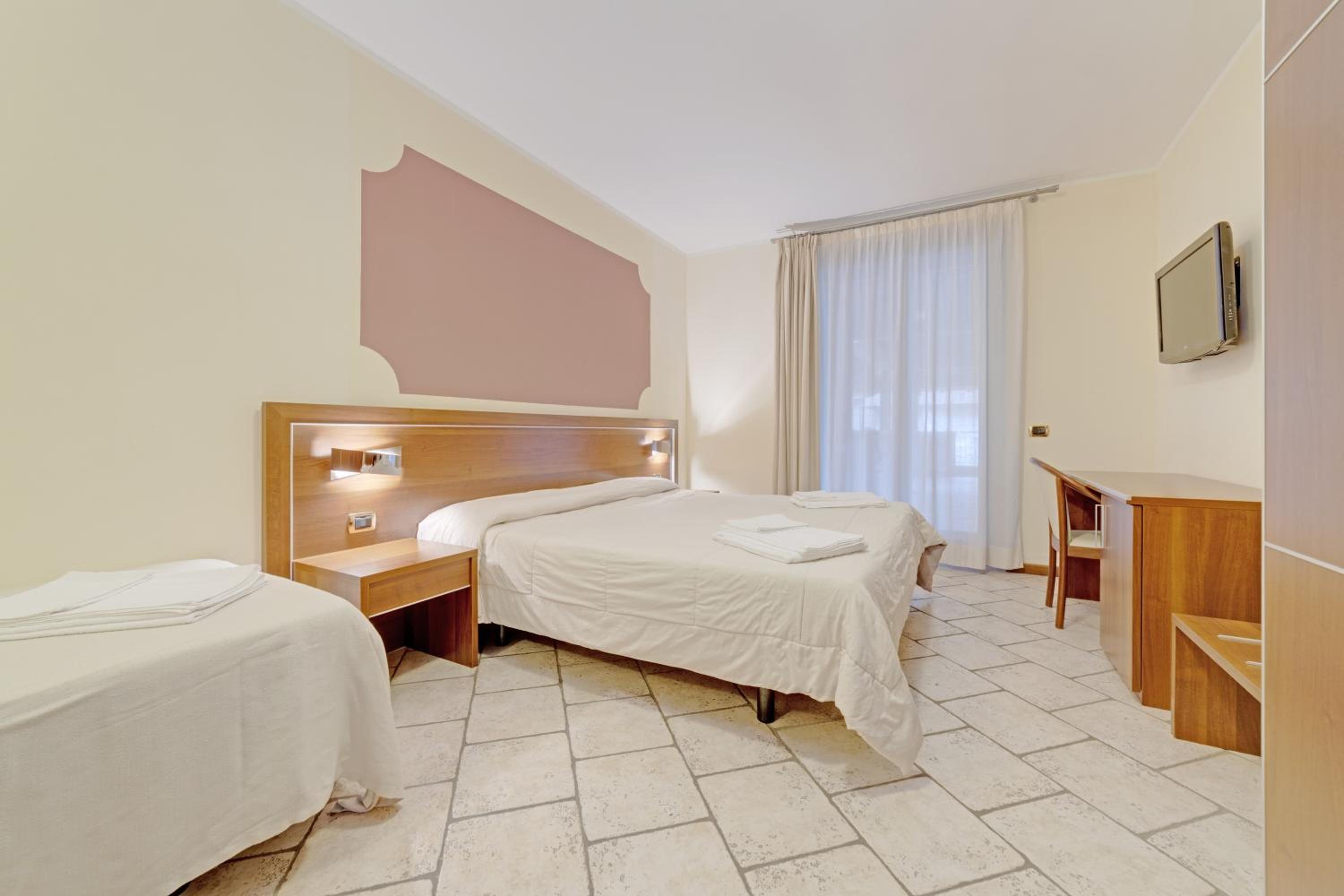 Superior Triple Room with Balcony photo 2