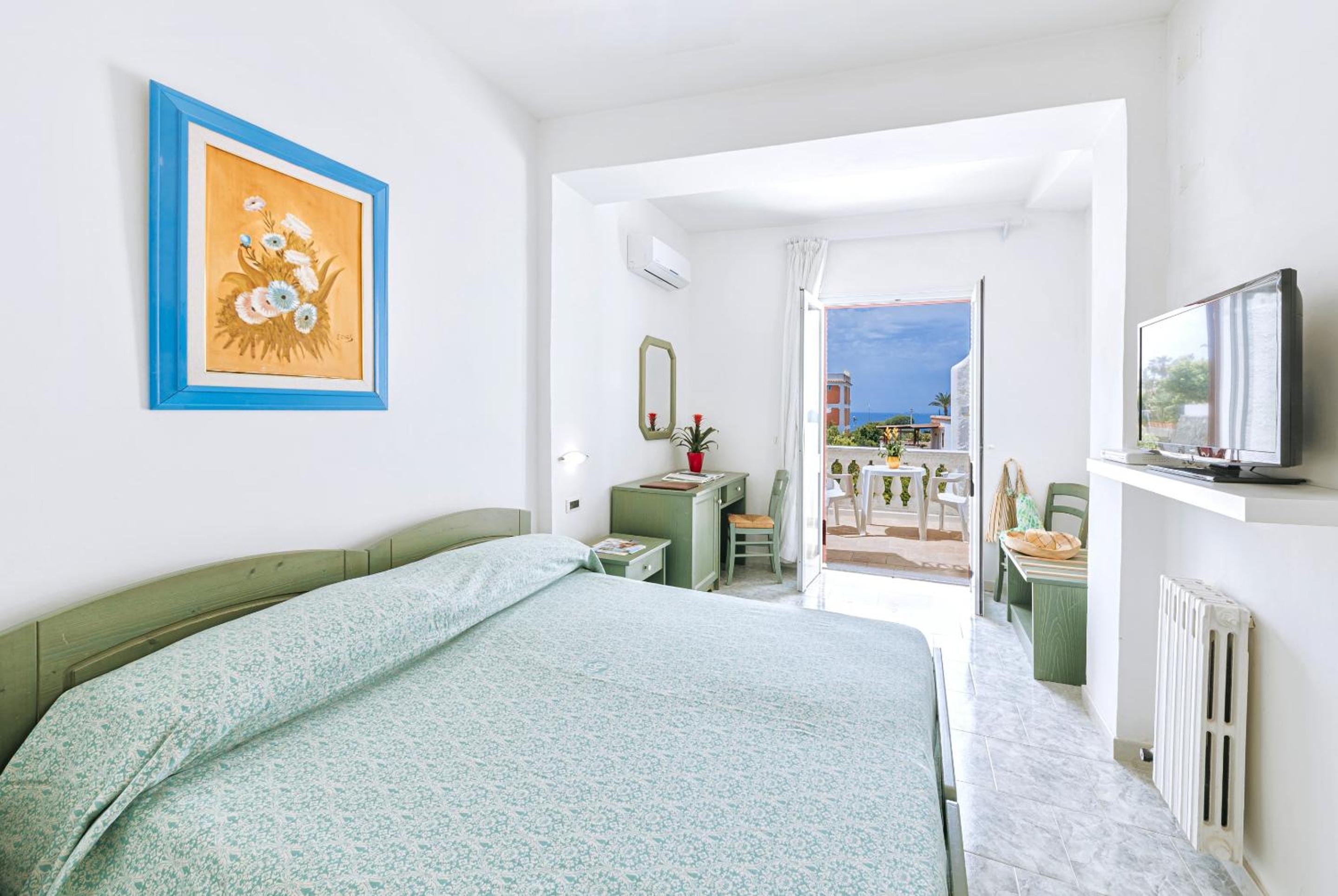 Double or Twin Room with Sea View