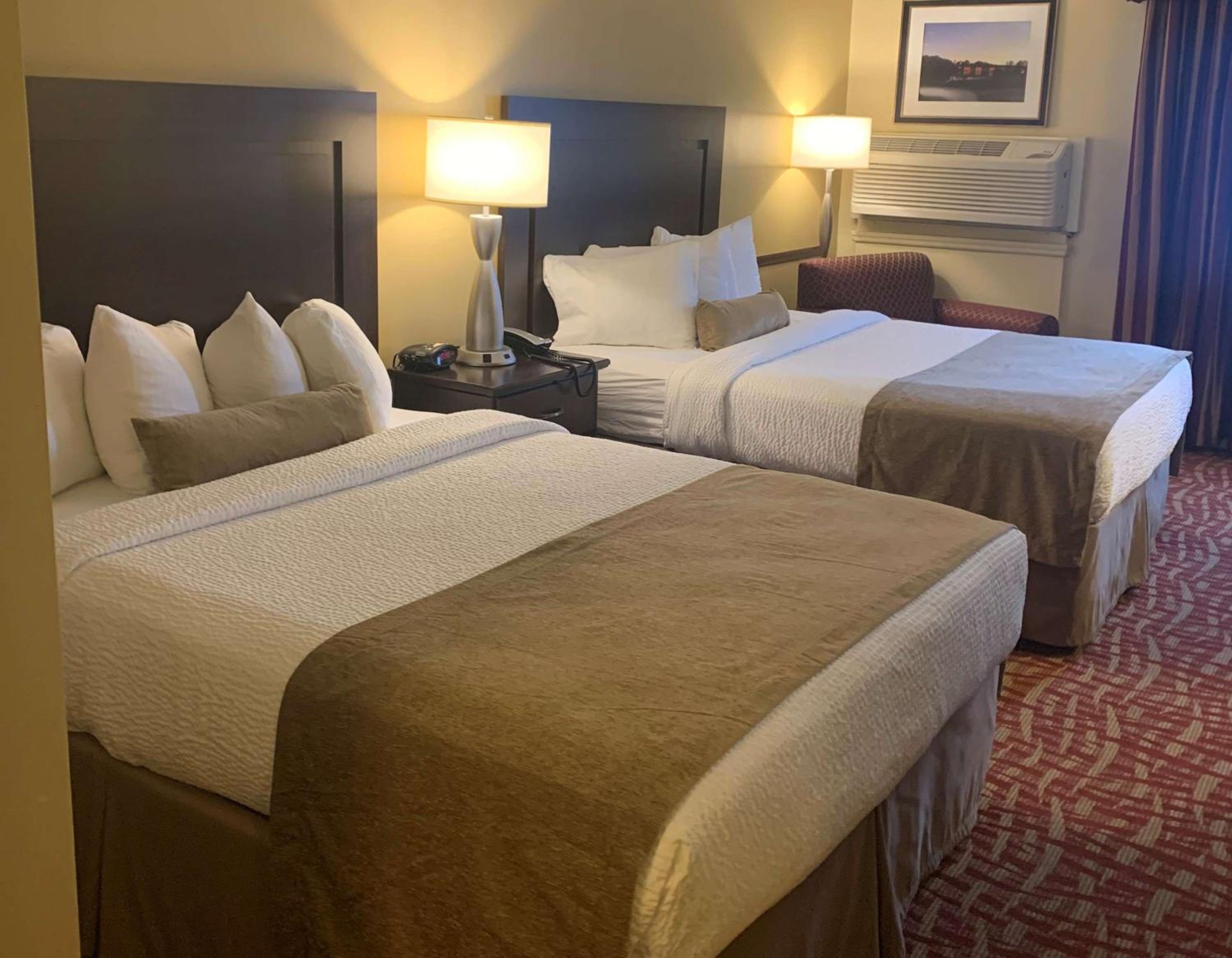 Queen Room with Two Queen Beds - Non-Smoking photo 1
