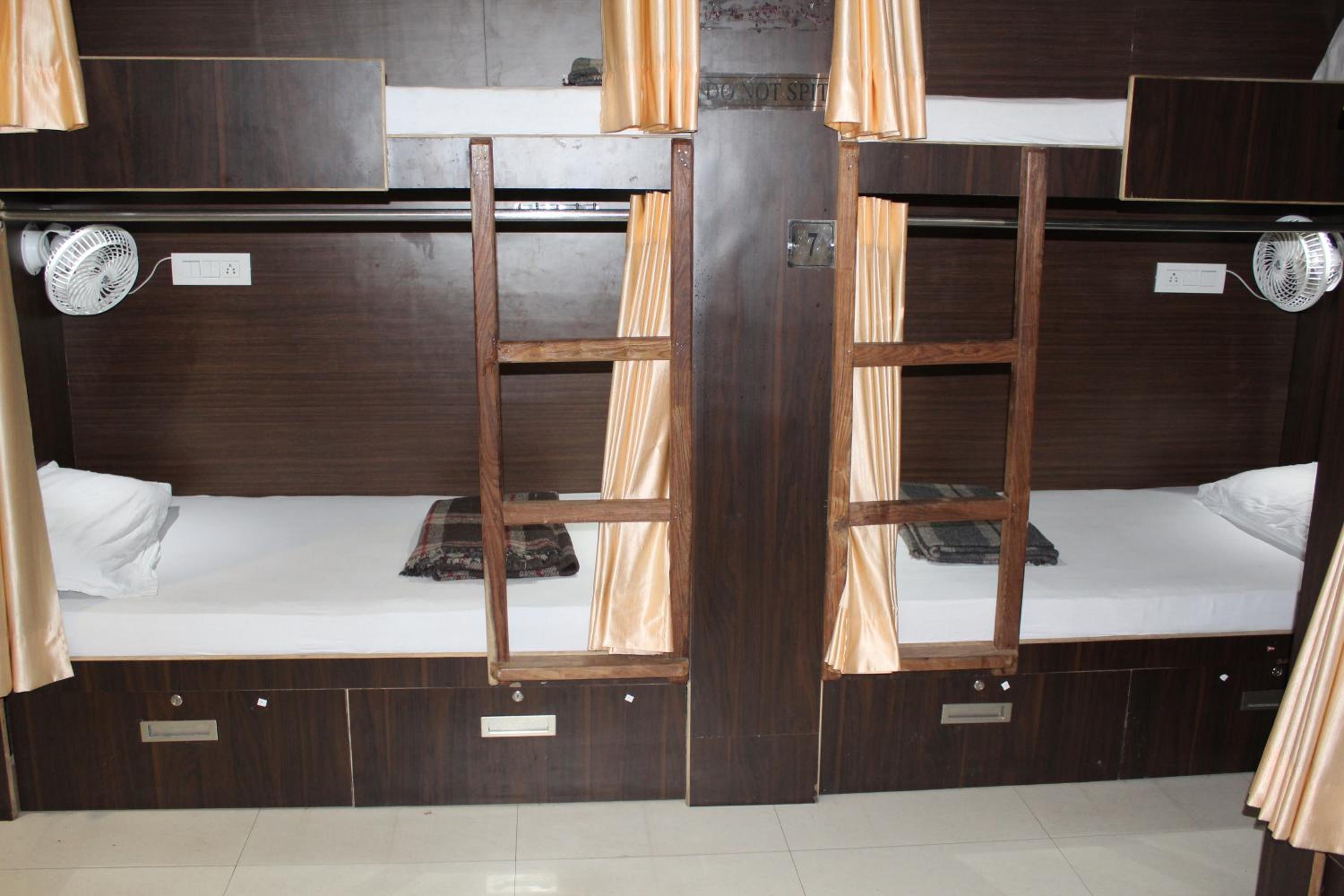 Single Bed in Dormitory Room photo 3