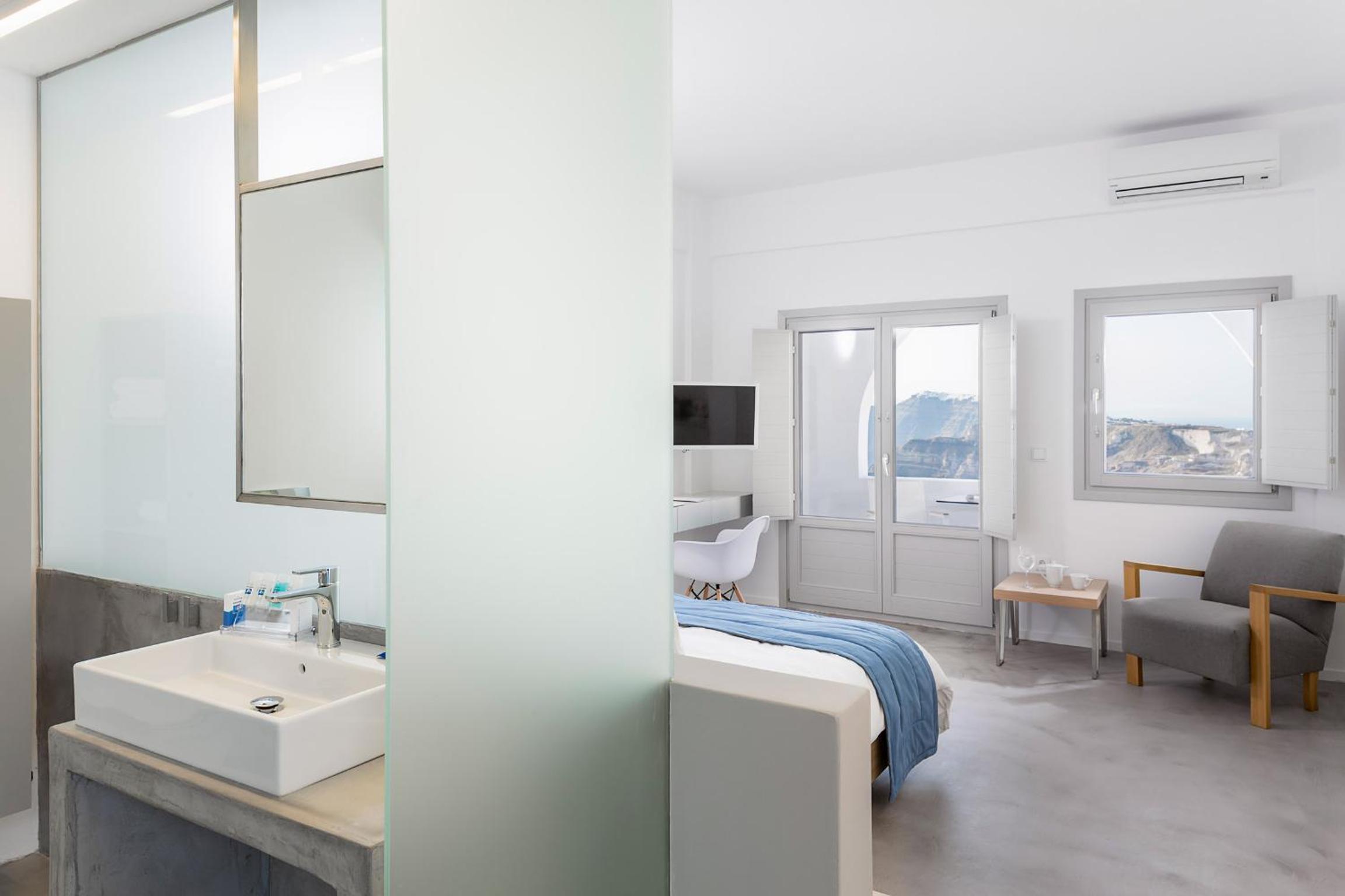 Junior Suite with Private Heated Plunge Pool and Caldera View - Photo 5