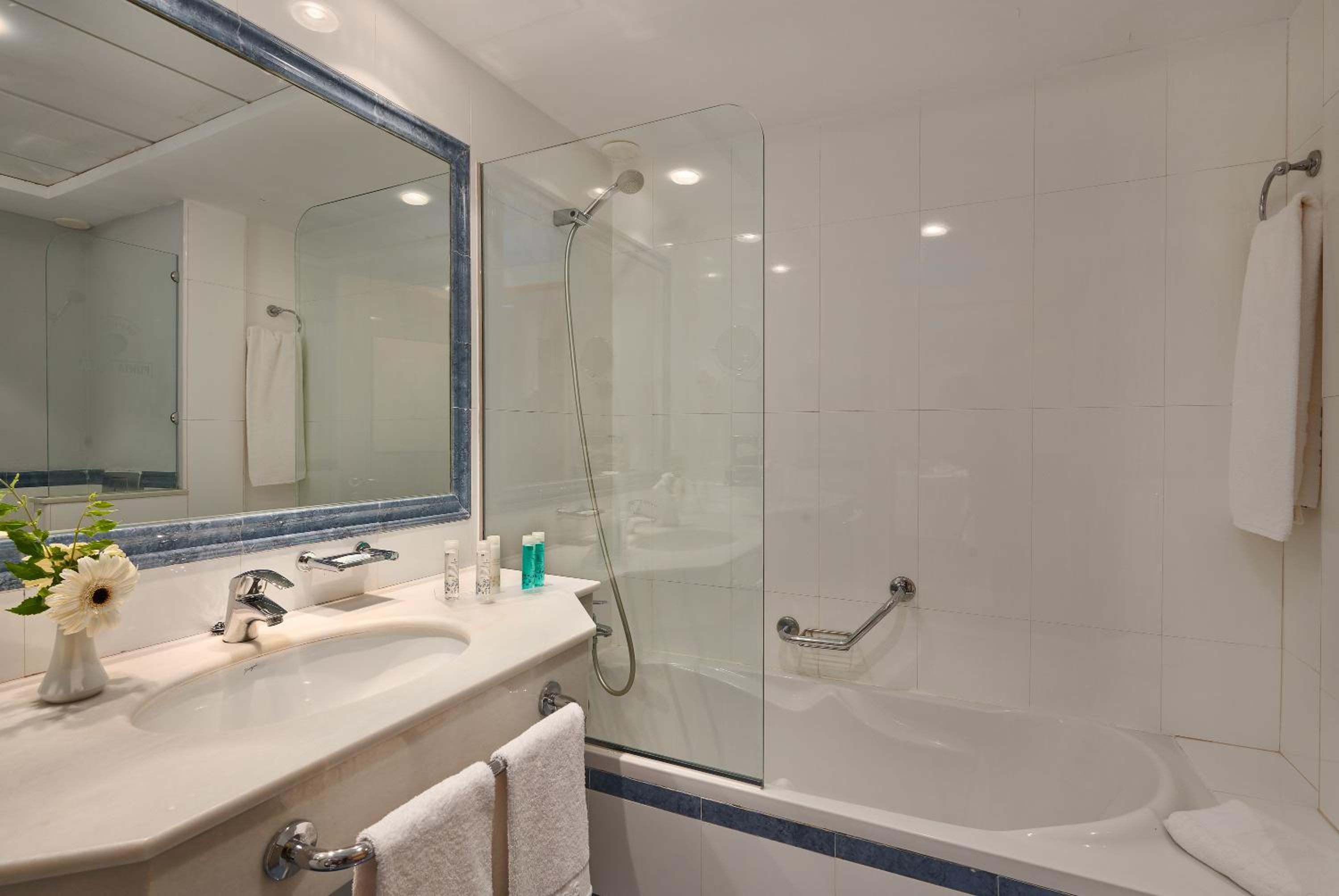 Double Room - Photo 7