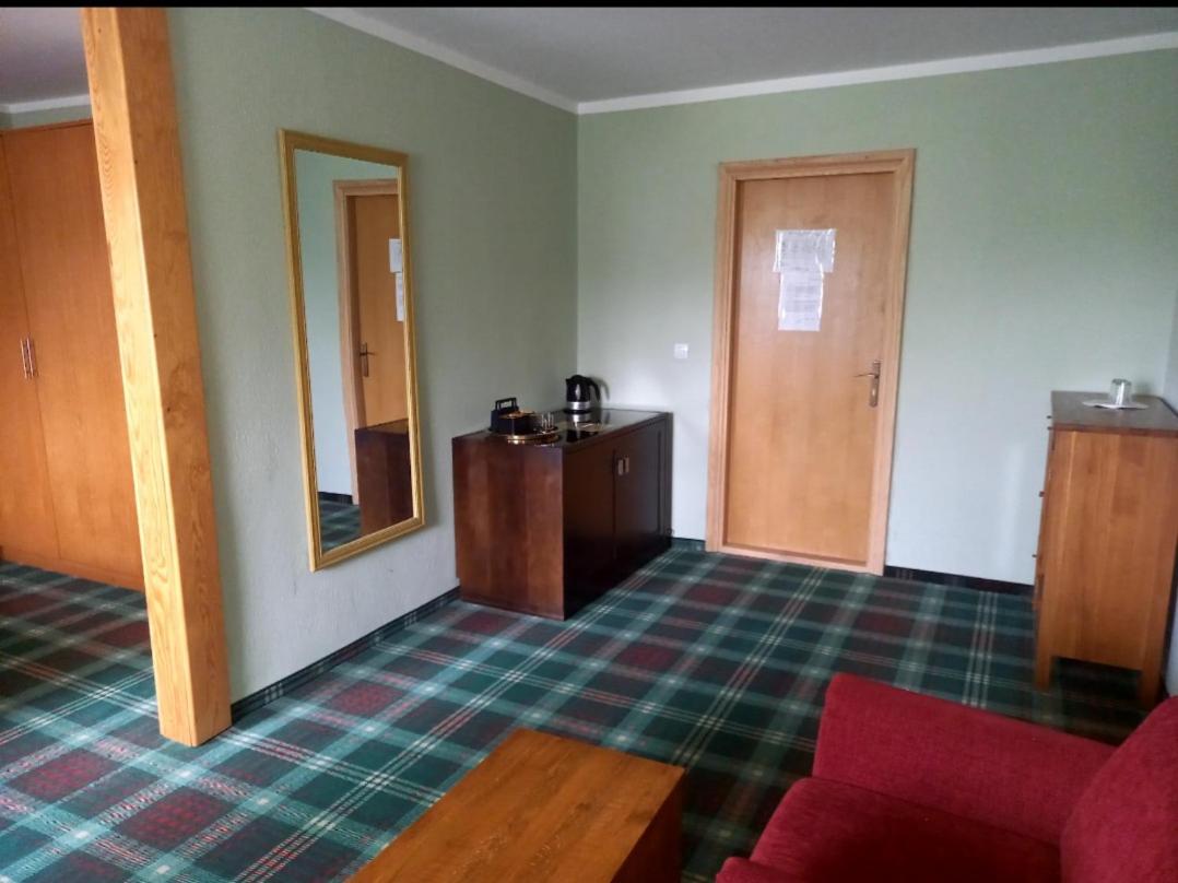 Large Double Room - Photo 4