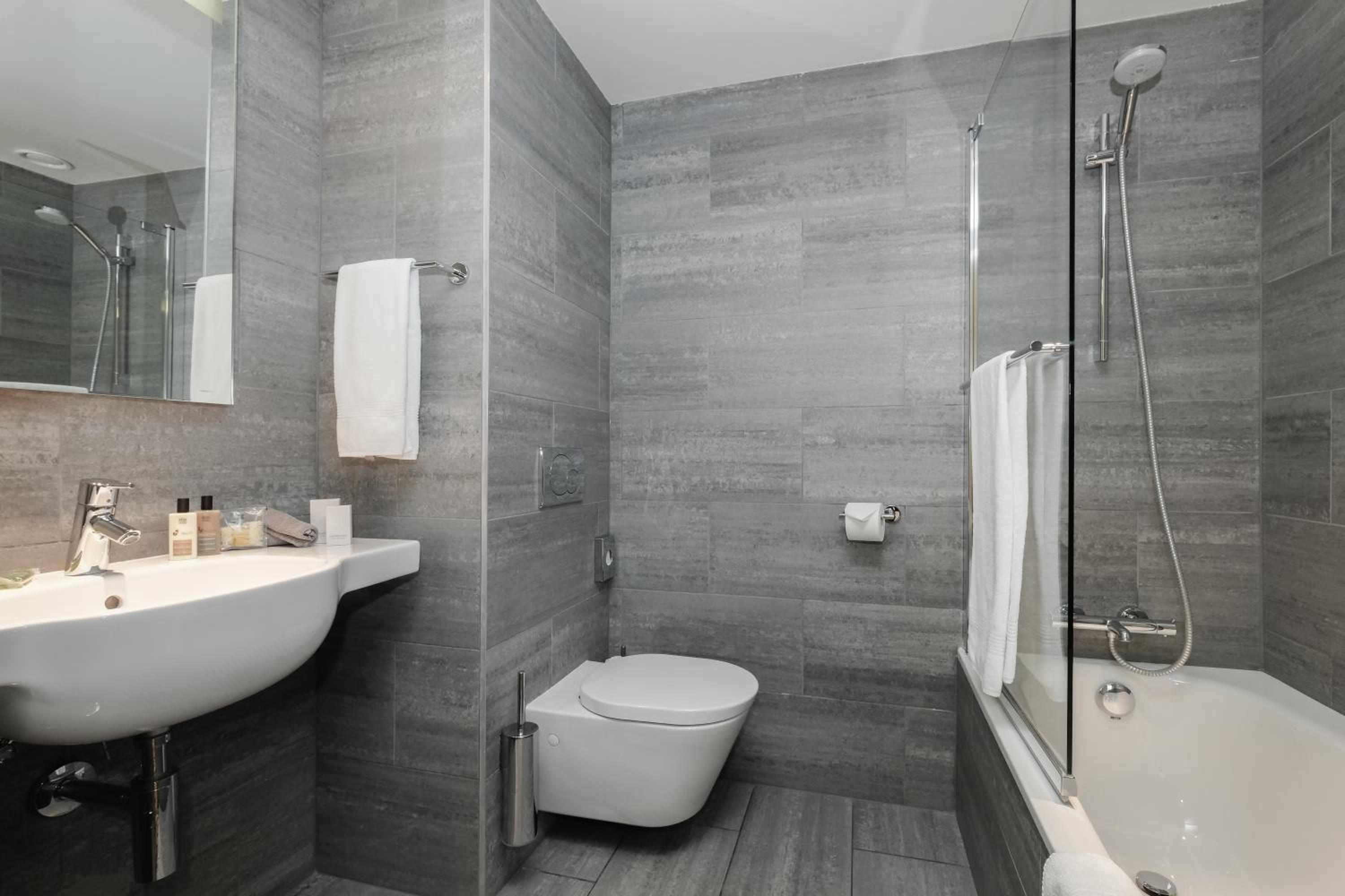 Double or Twin Room - Photo 8
