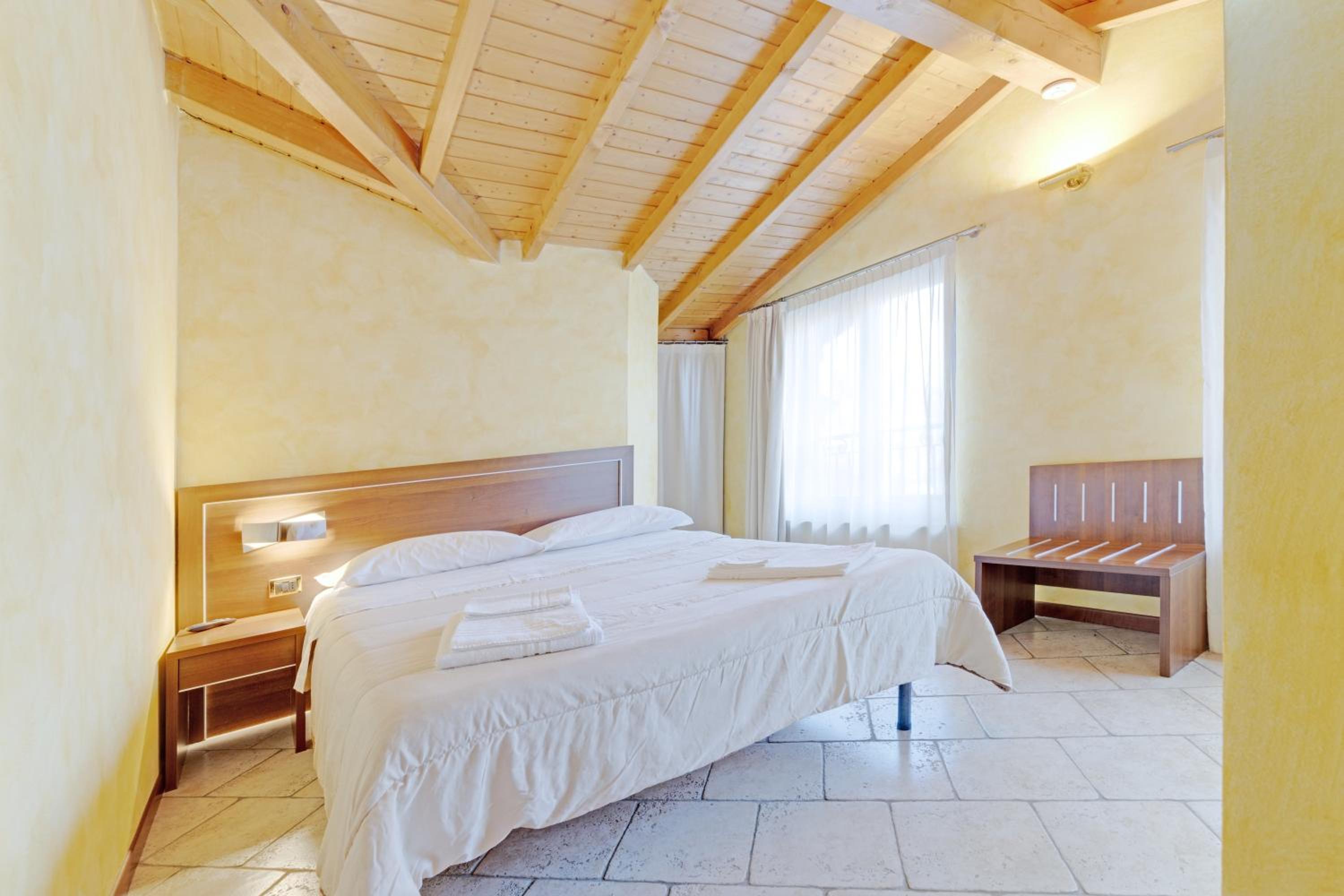 Comfort Double Room with Lake View photo 1