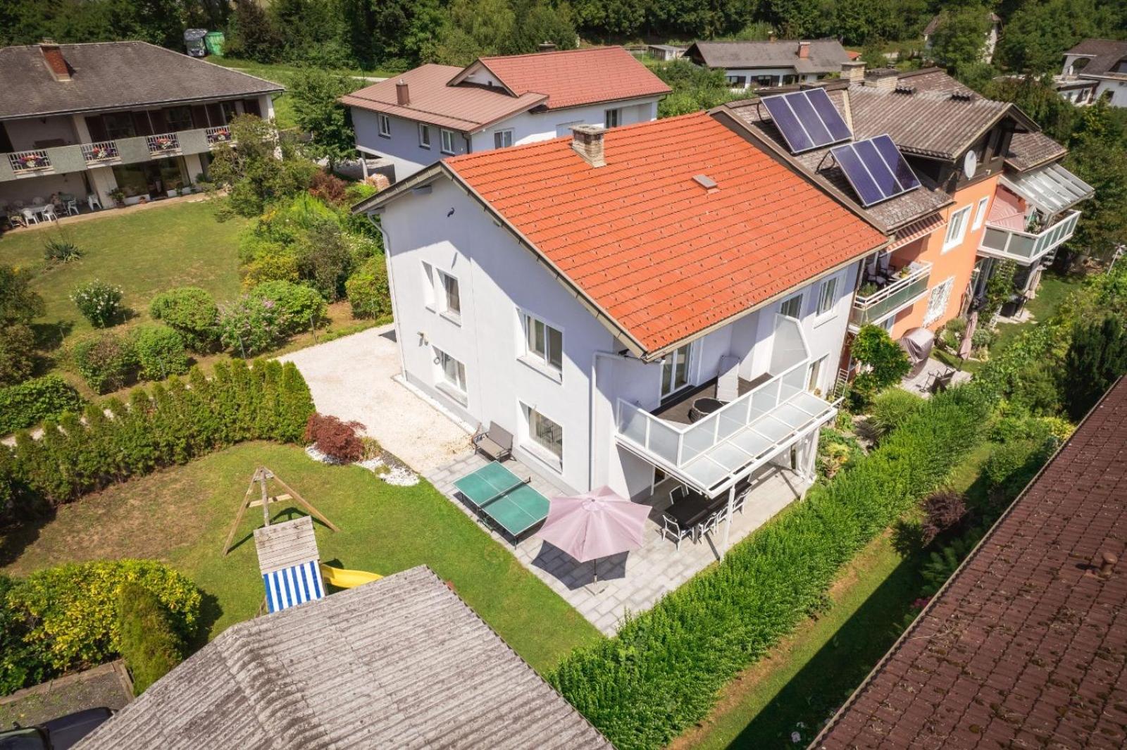 Four-Bedroom House photo 2