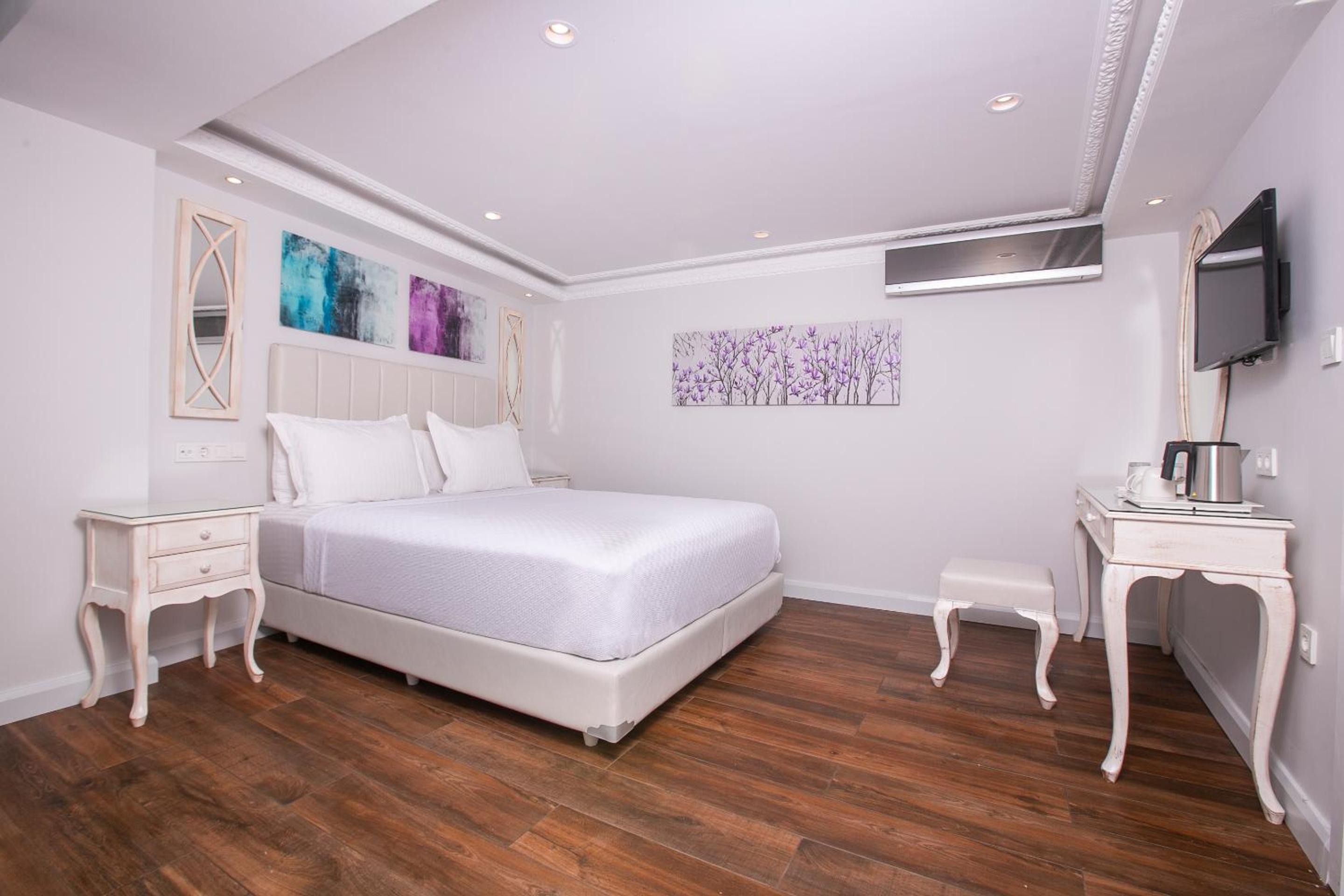 Double Room - Pool Side