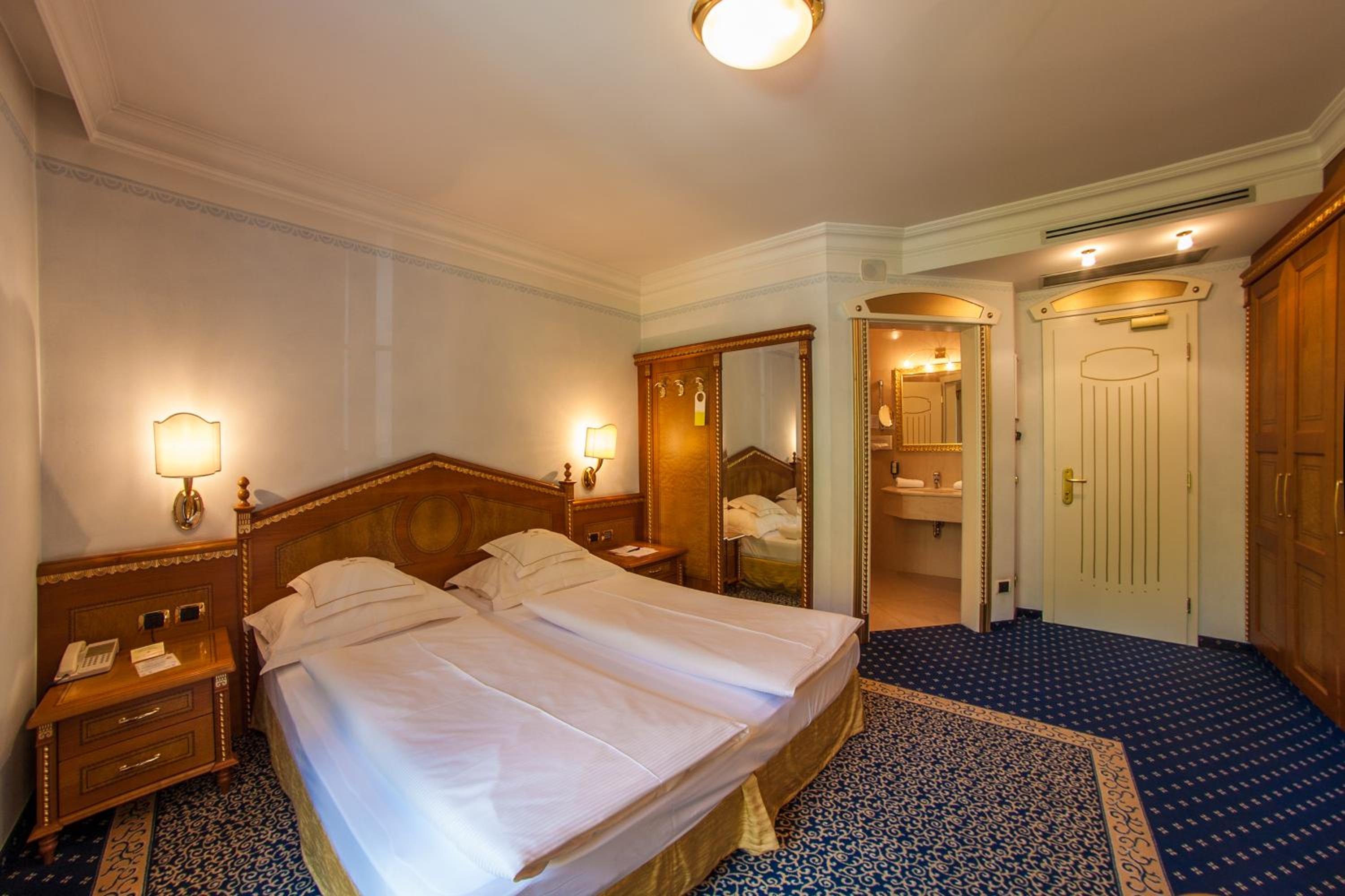 Superior Double Room - Photo 1