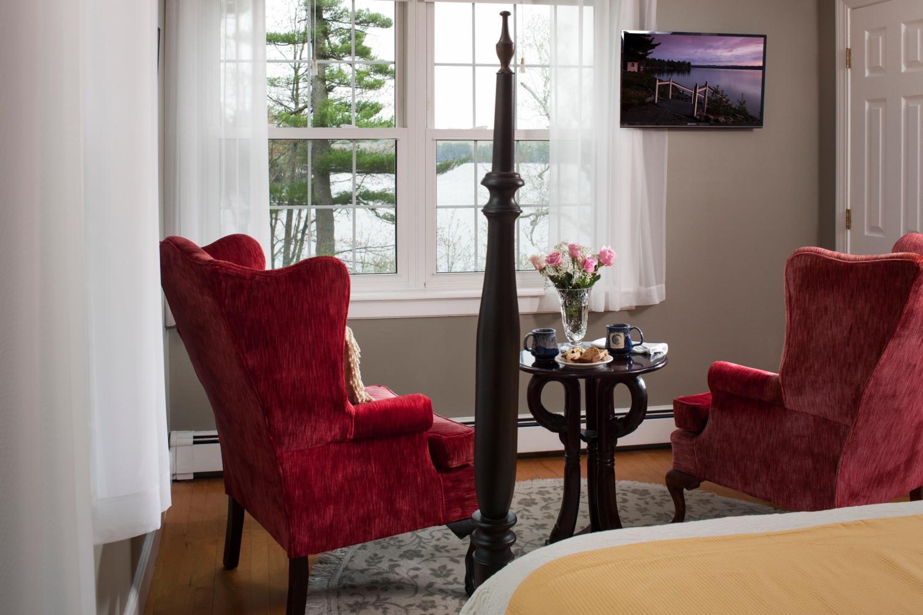 Queen Room - Sebago Lake Room photo 2