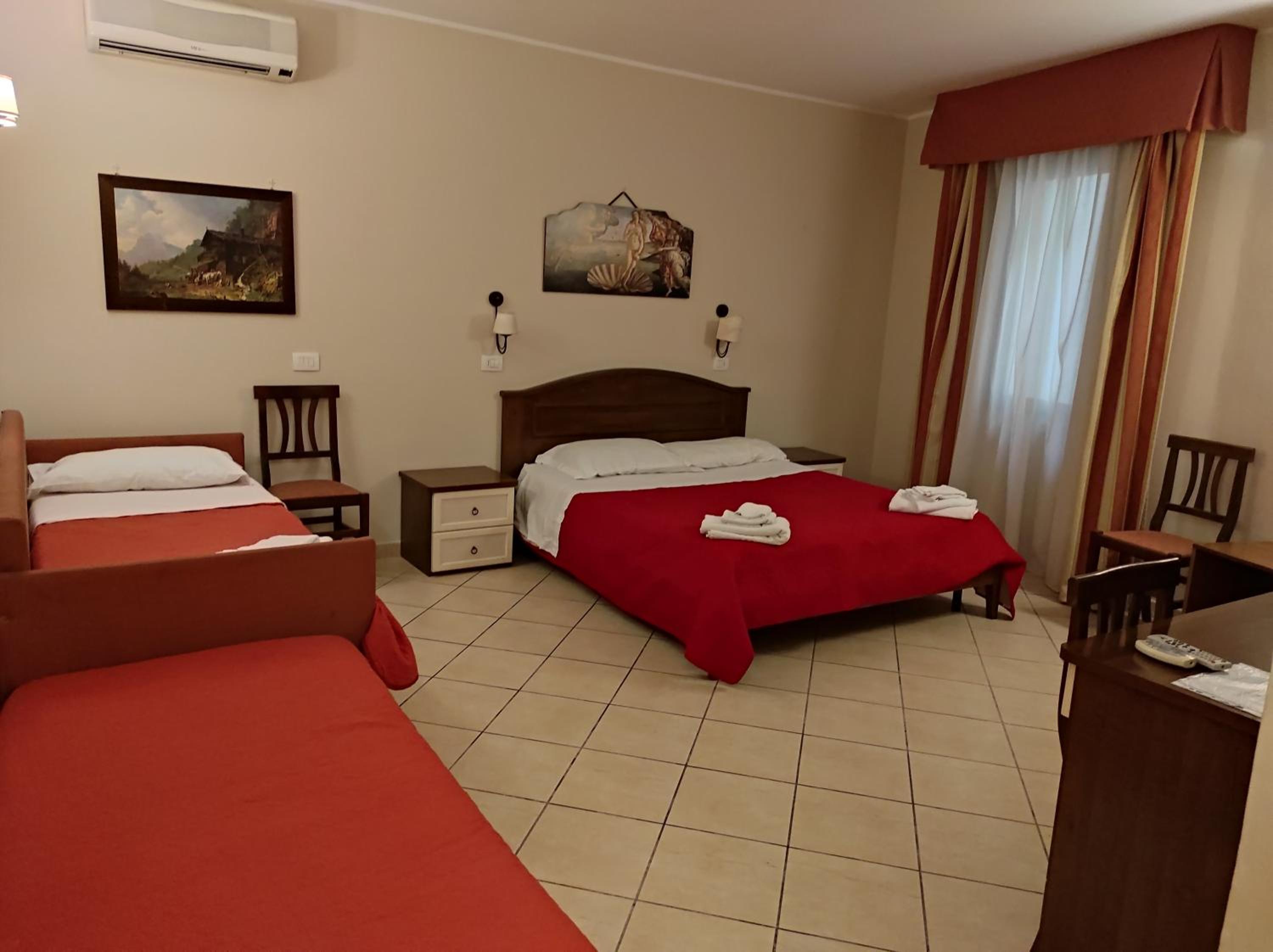 Economy Quadruple Room photo 1