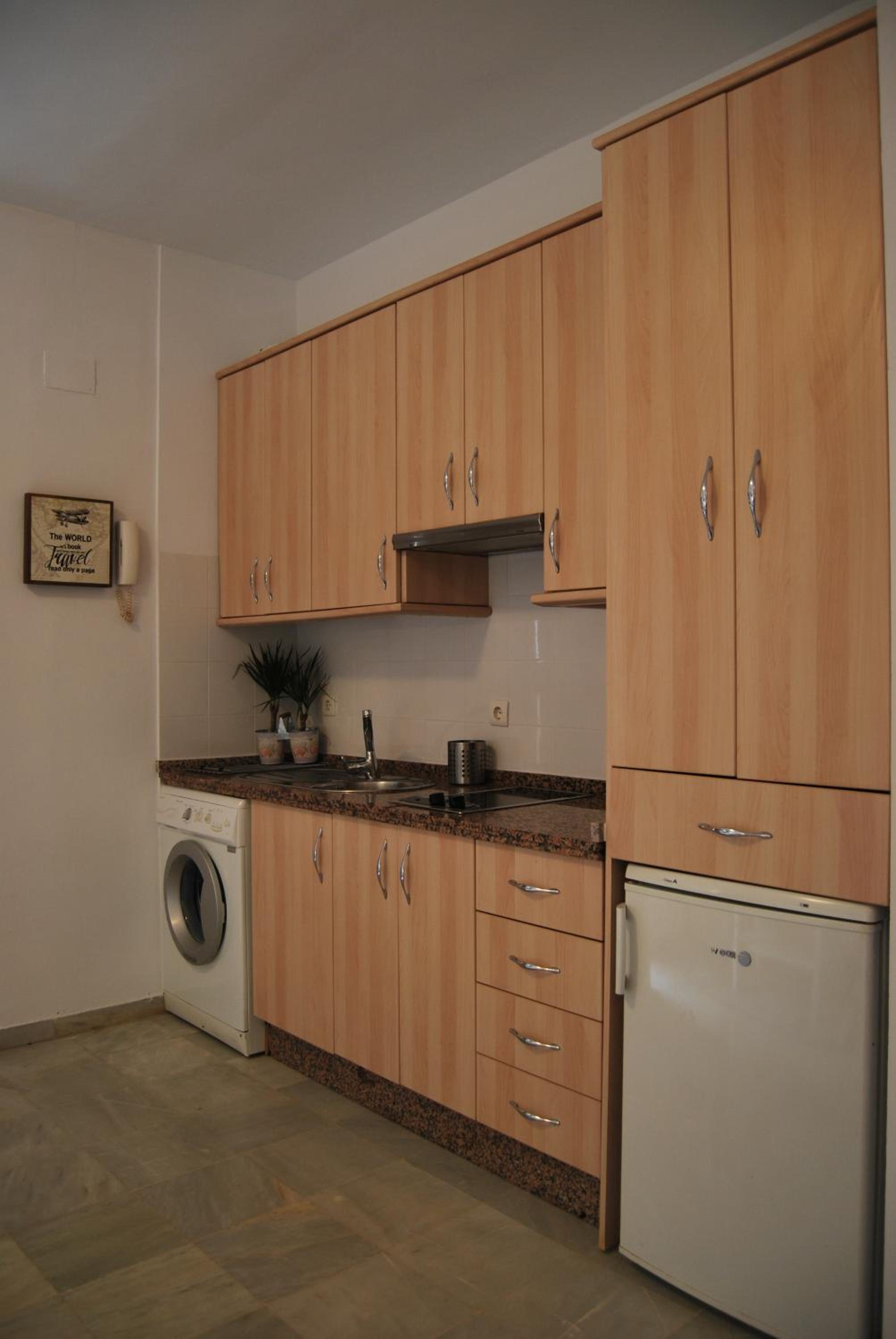 Studio Apartment - Photo 20