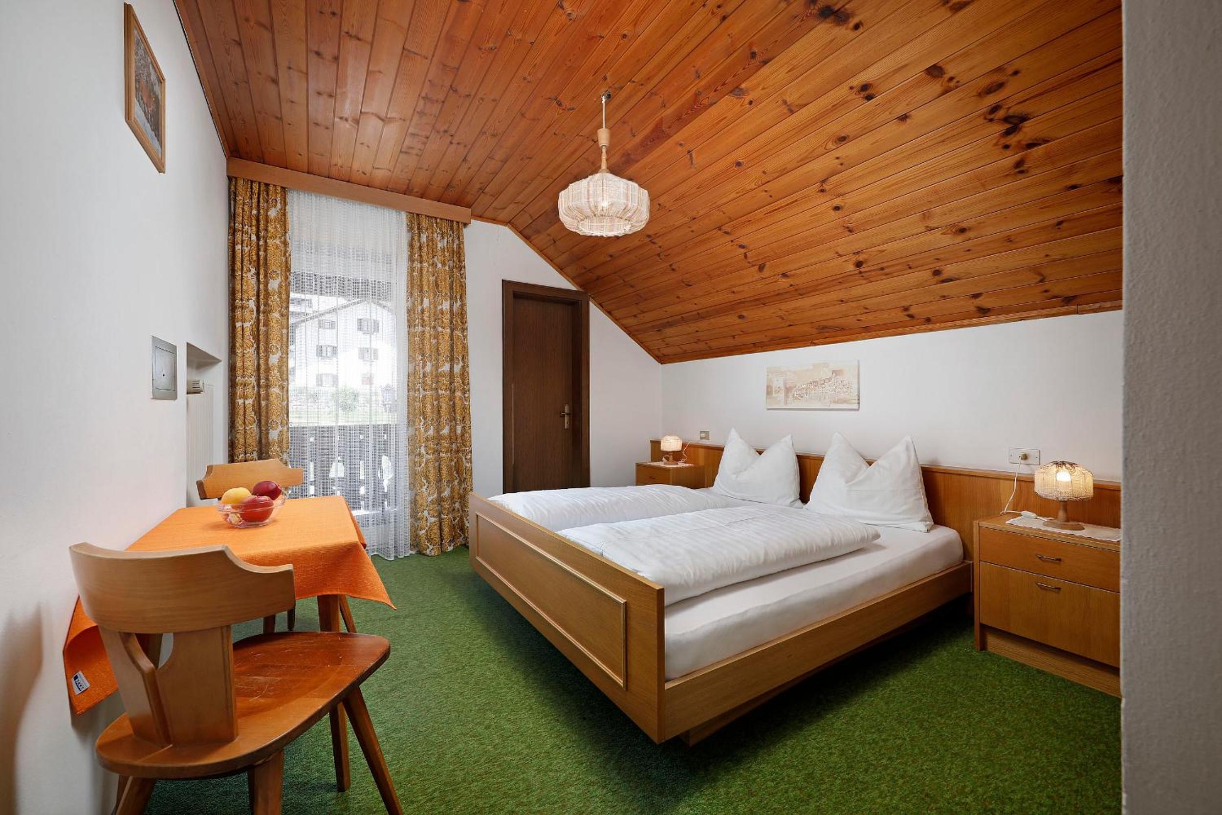 Double Room with Balcony - Photo 3