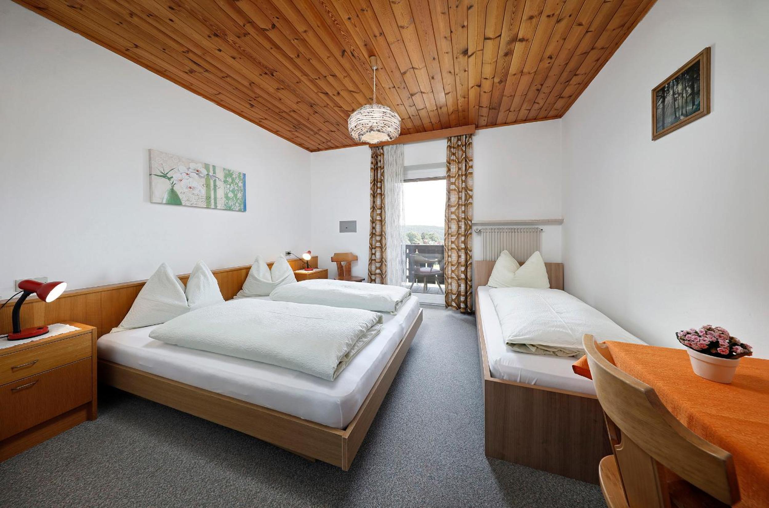 Triple Room with Balcony - Photo 4