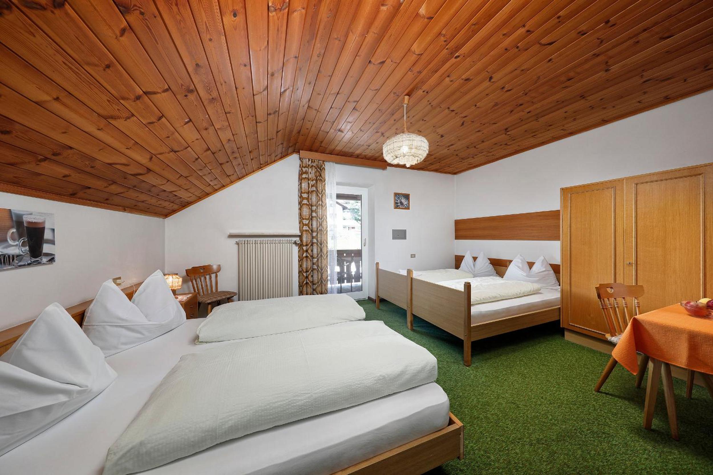 Quadruple Room with Balcony photo 1