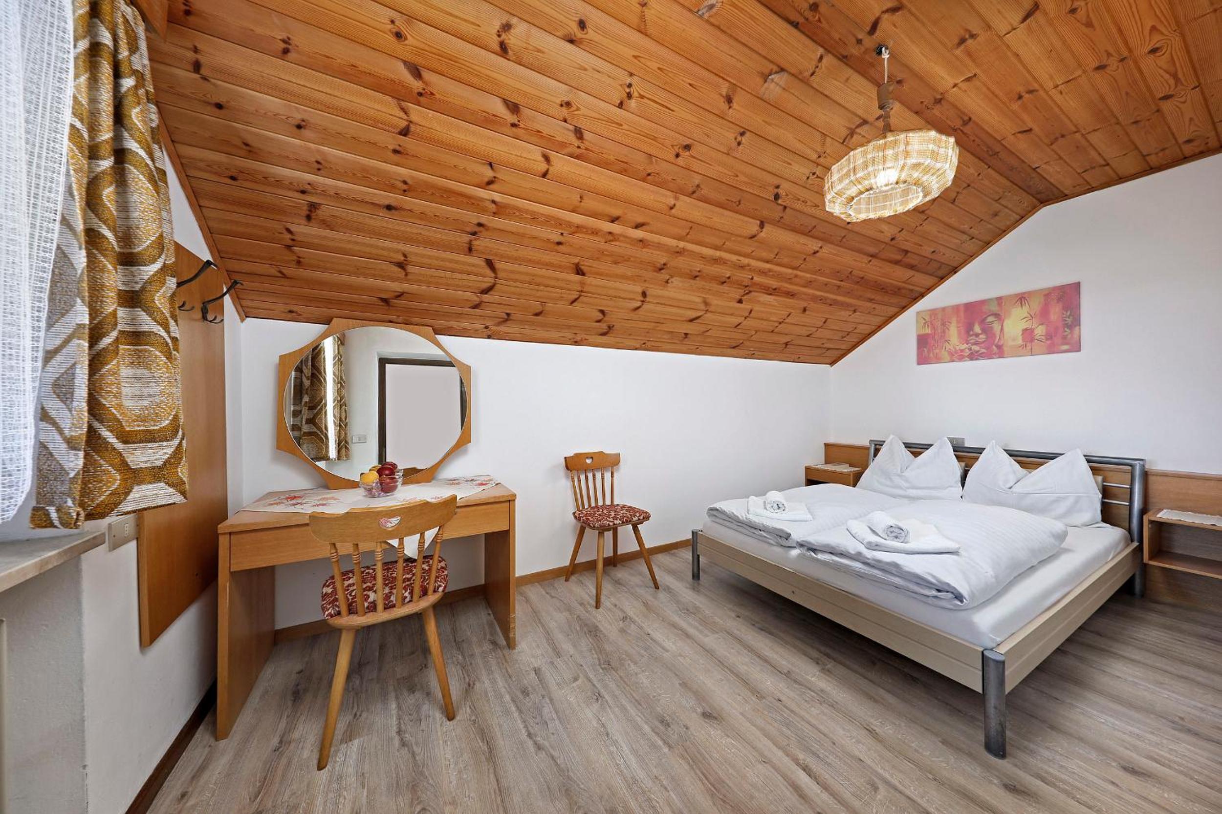 Double Room with Balcony - Photo 4