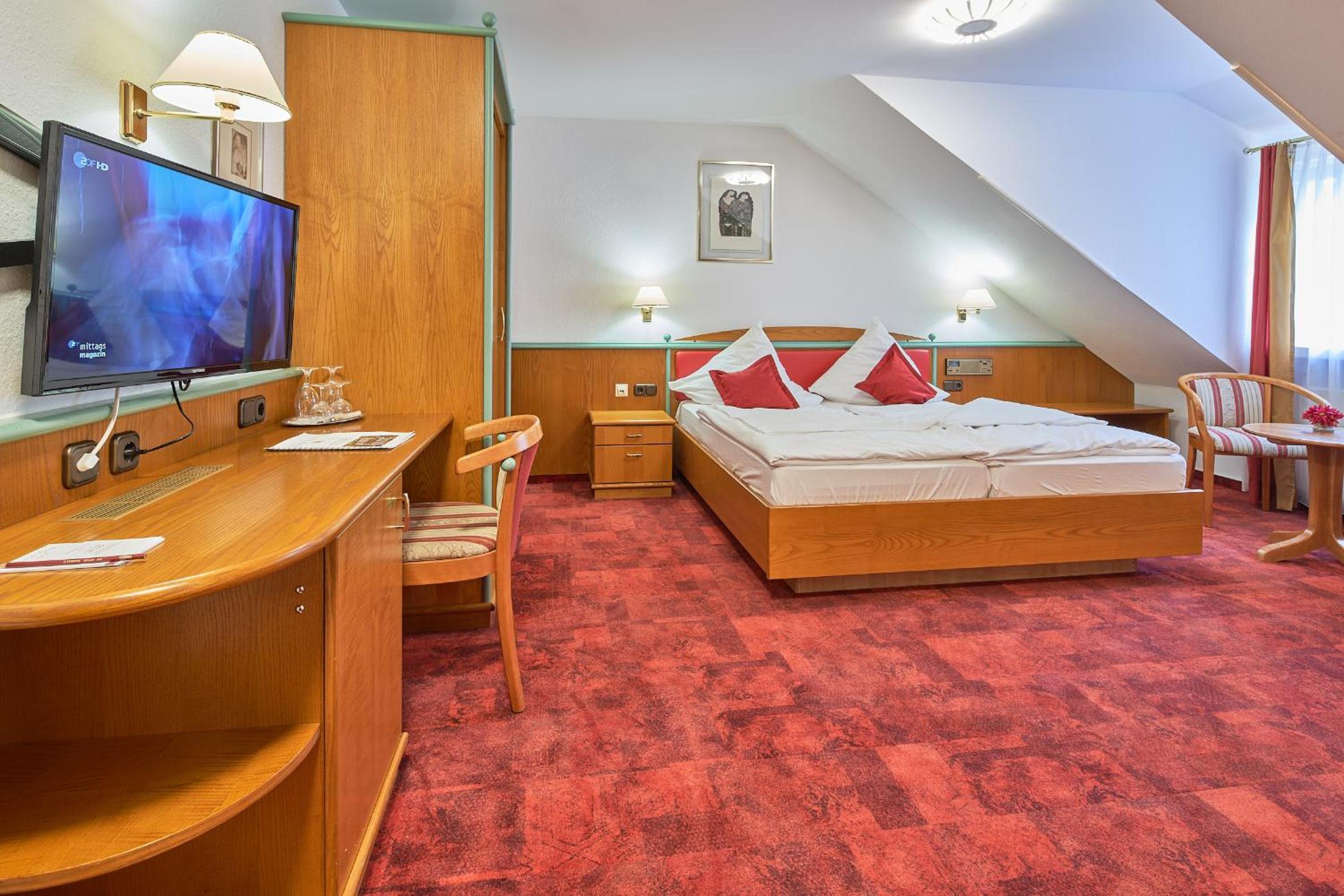 Double Room - Photo 8