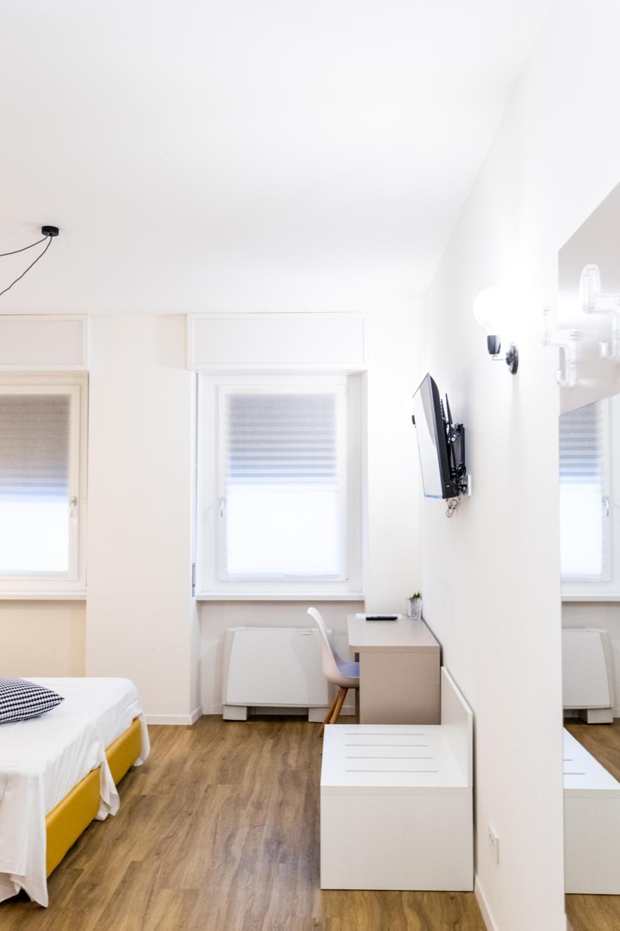 Twin Room with Bathroom - Photo 2