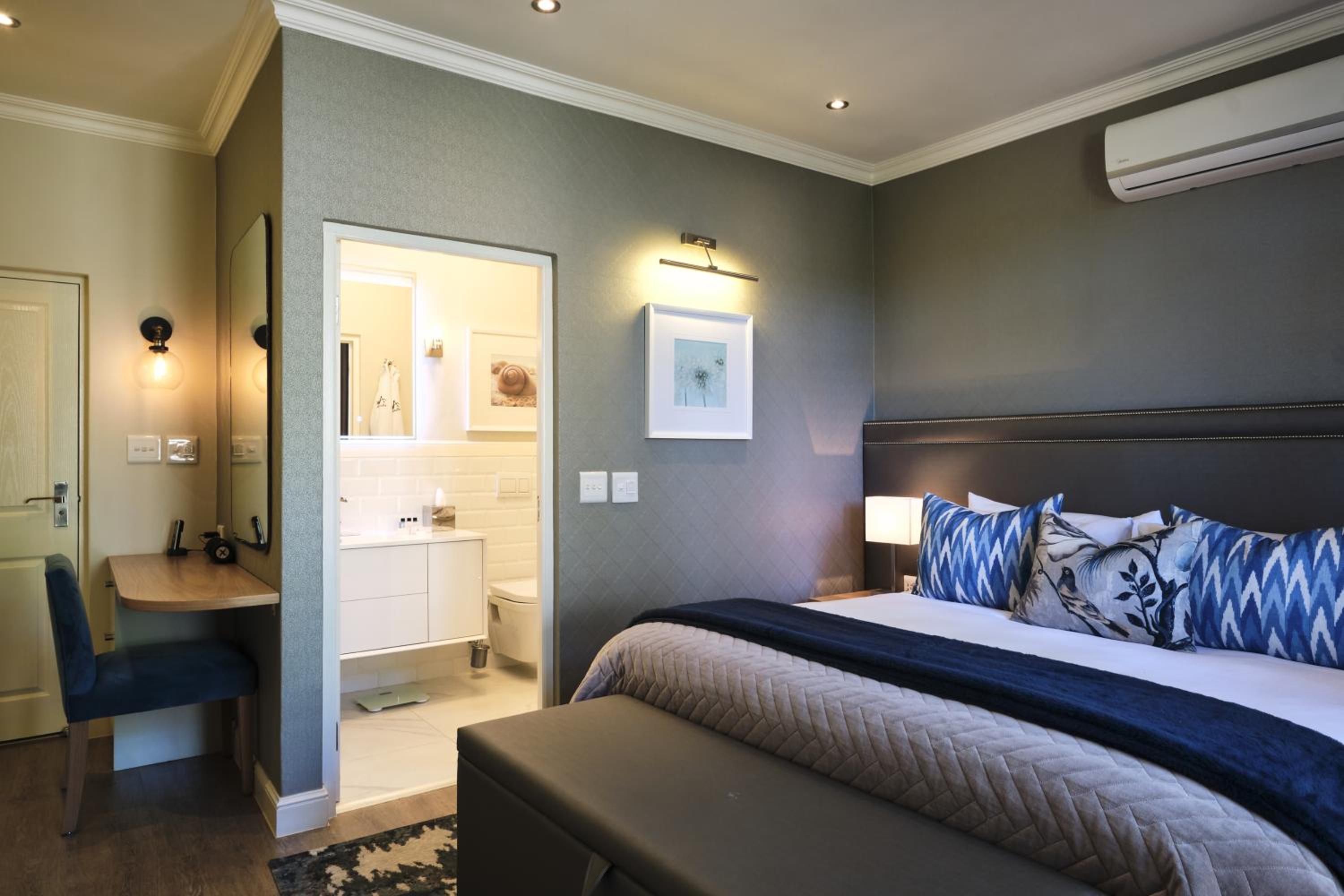 Standard King Room - Photo 2